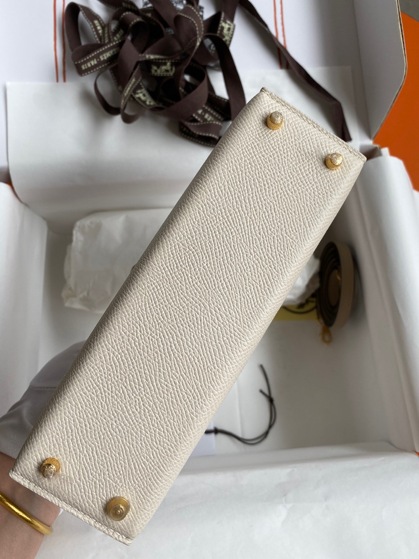 H**mes kelly mini ii sellier bicolor handmade bag in craie and trench epsom calfskin
