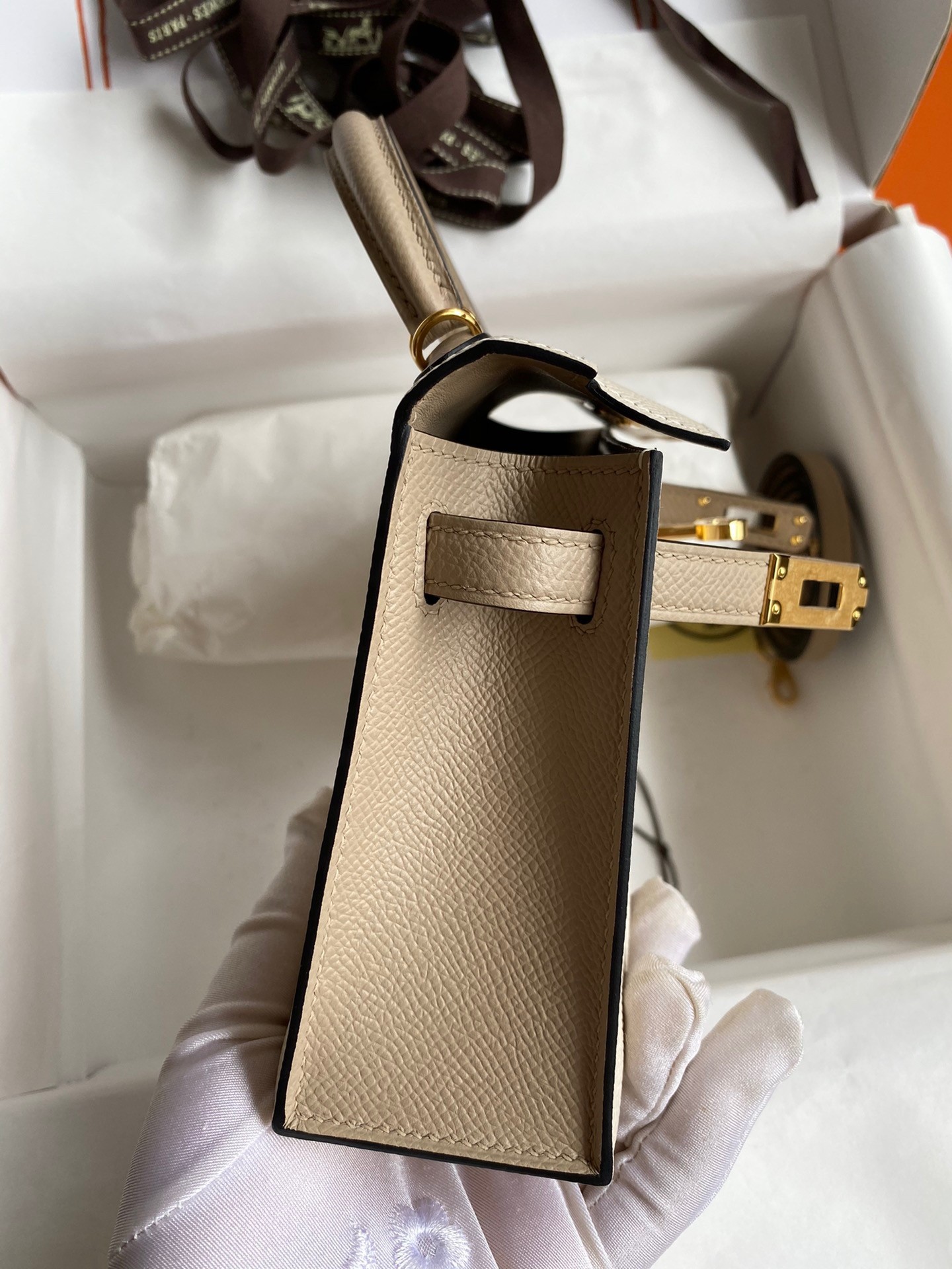 H**mes kelly mini ii sellier bicolor handmade bag in craie and trench epsom calfskin