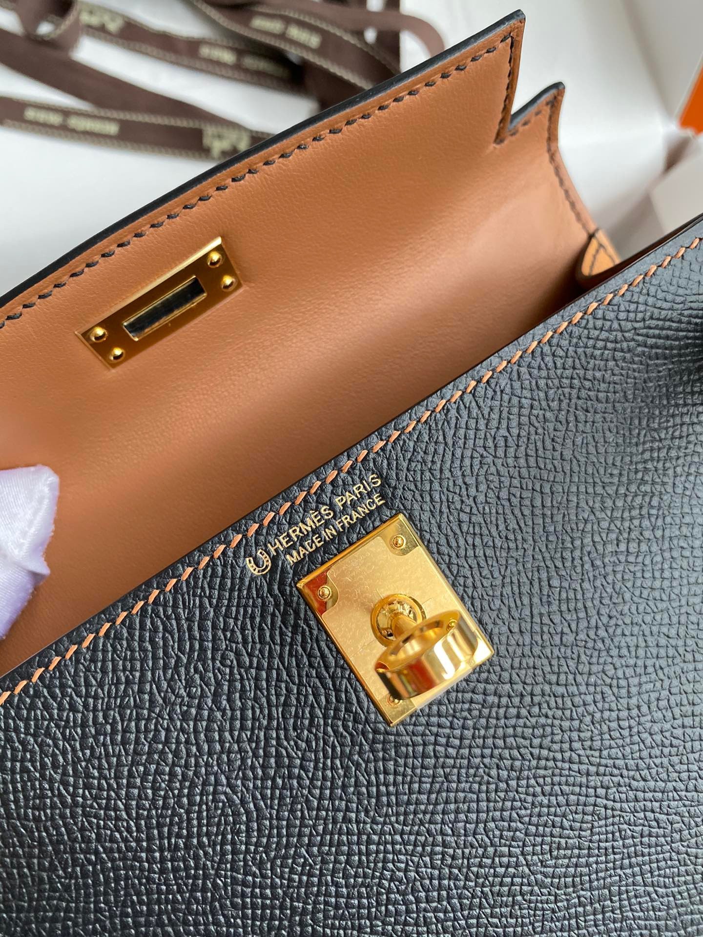 H**mes kelly mini ii sellier bicolor handmade bag in black and gold epsom calfskin