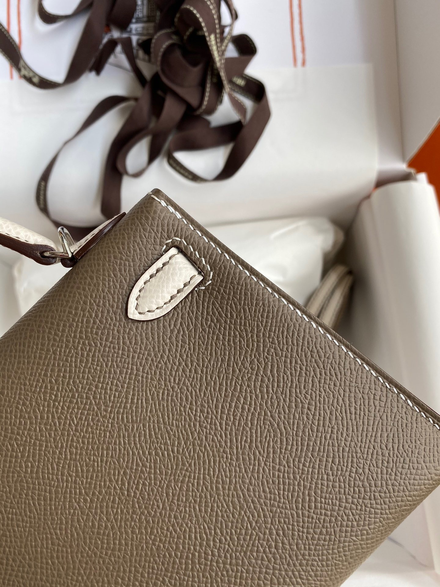 H**mes kelly mini ii sellier bicolor handmade bag in taupe and craie epsom calfskin
