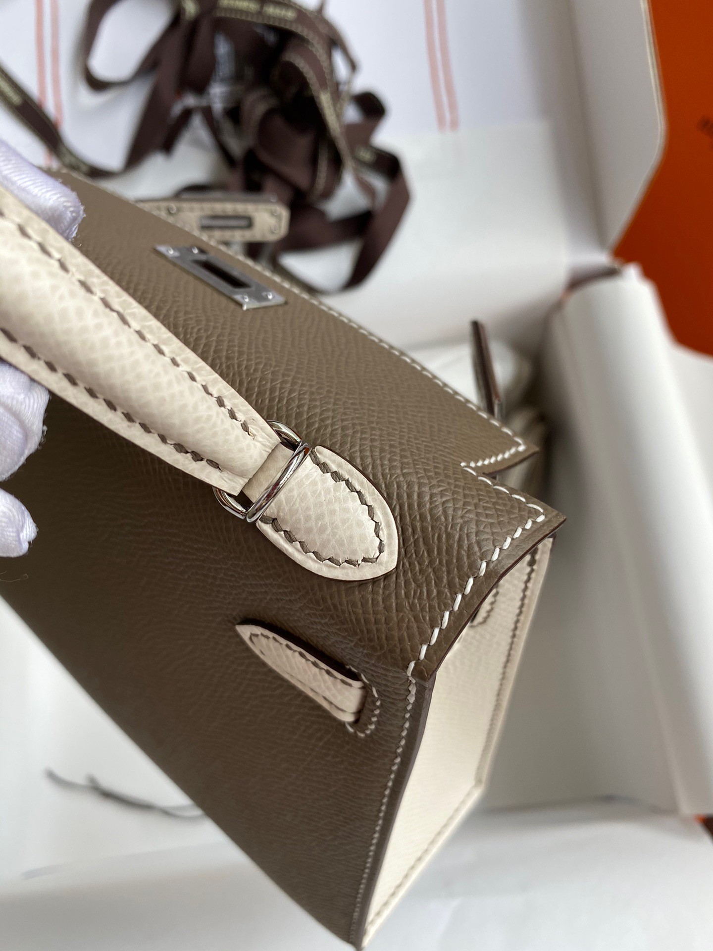 H**mes kelly mini ii sellier bicolor handmade bag in taupe and craie epsom calfskin