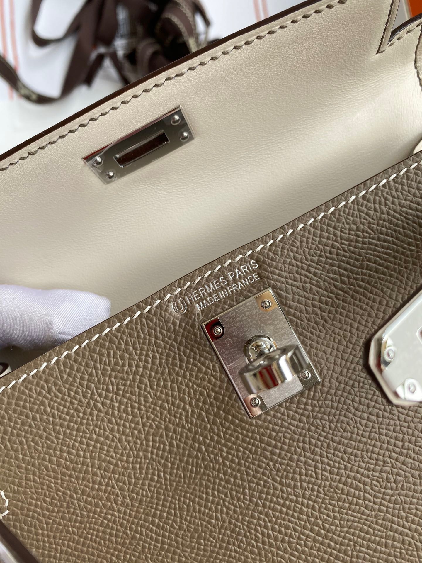 H**mes kelly mini ii sellier bicolor handmade bag in taupe and craie epsom calfskin
