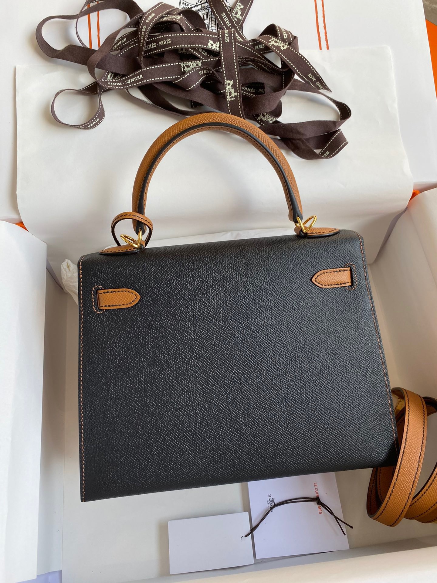 H**mes kelly sellier 25 bicolor bag in black and gold epsom calfskin