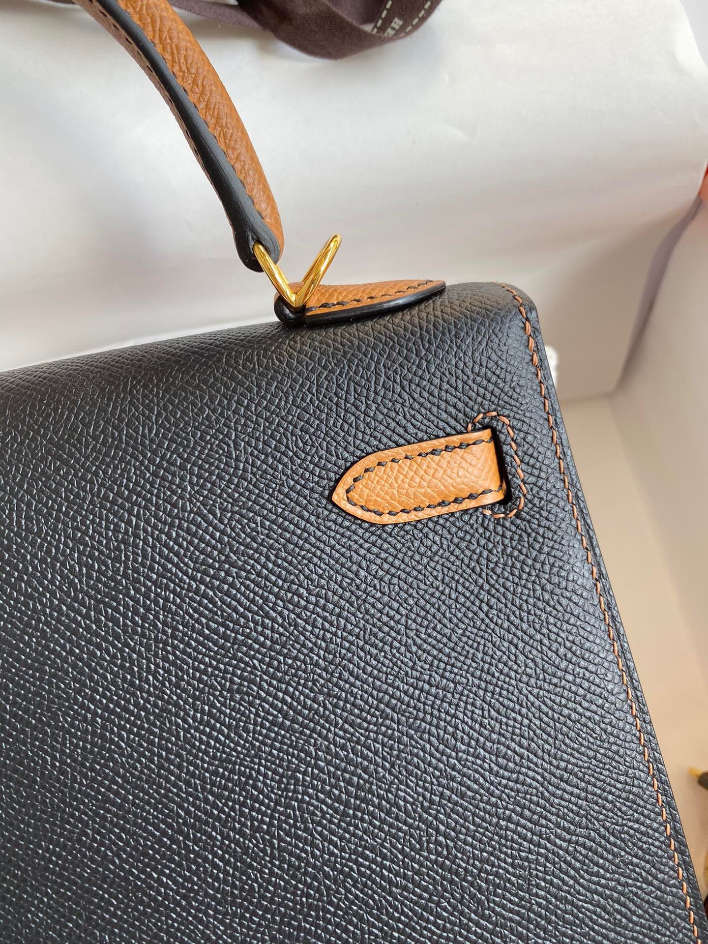 H**mes kelly sellier 25 bicolor bag in black and gold epsom calfskin