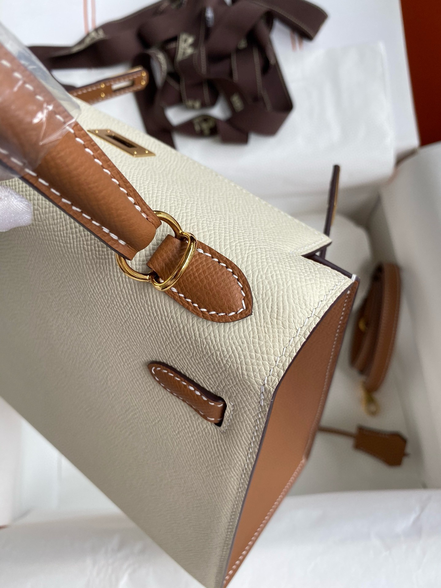 H**mes hss kelly sellier 25 bicolor bag in craie and gold epsom calfskin