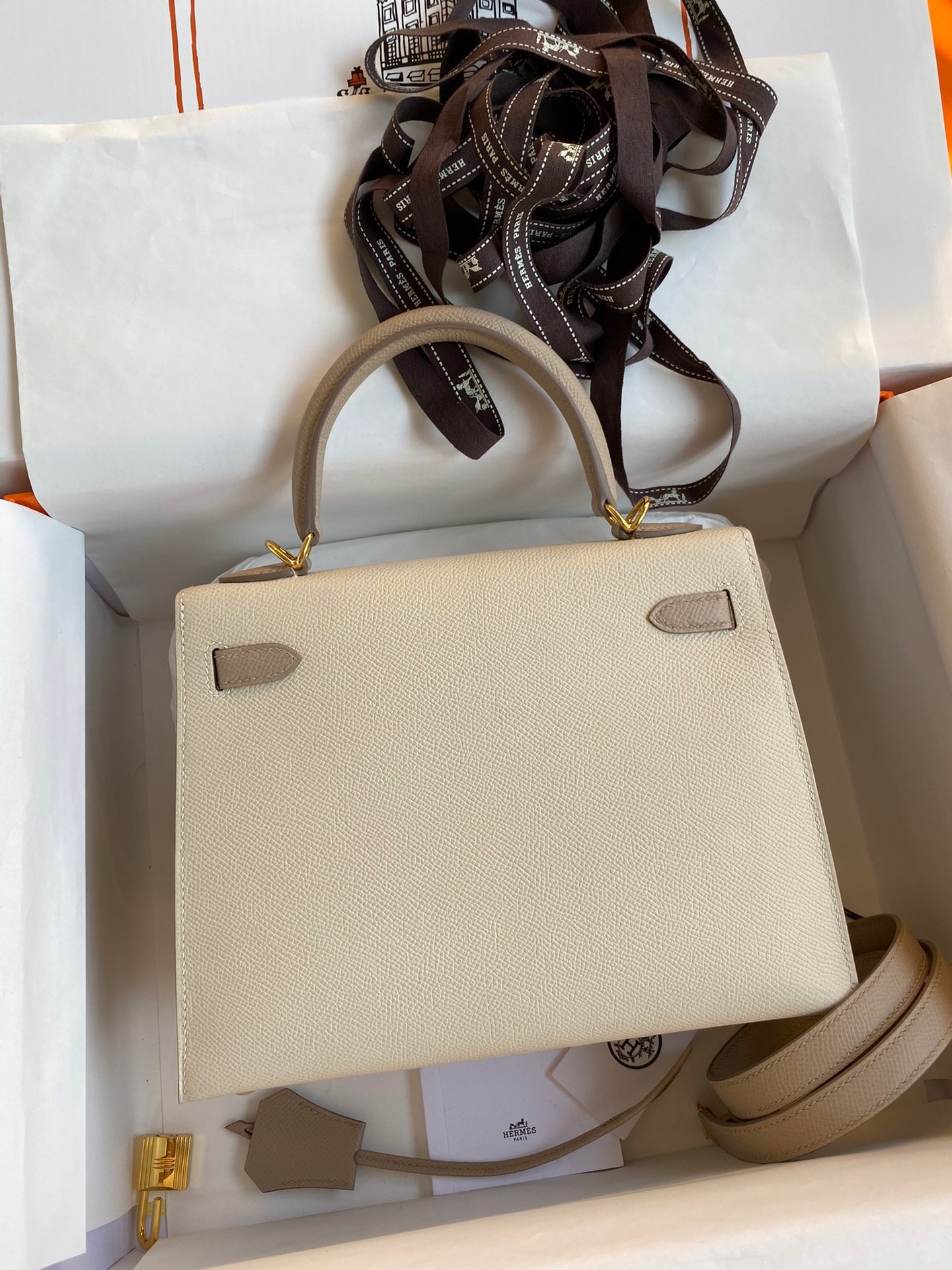 H**mes kelly sellier 25 bicolor bag in craie and trench epsom calfskin