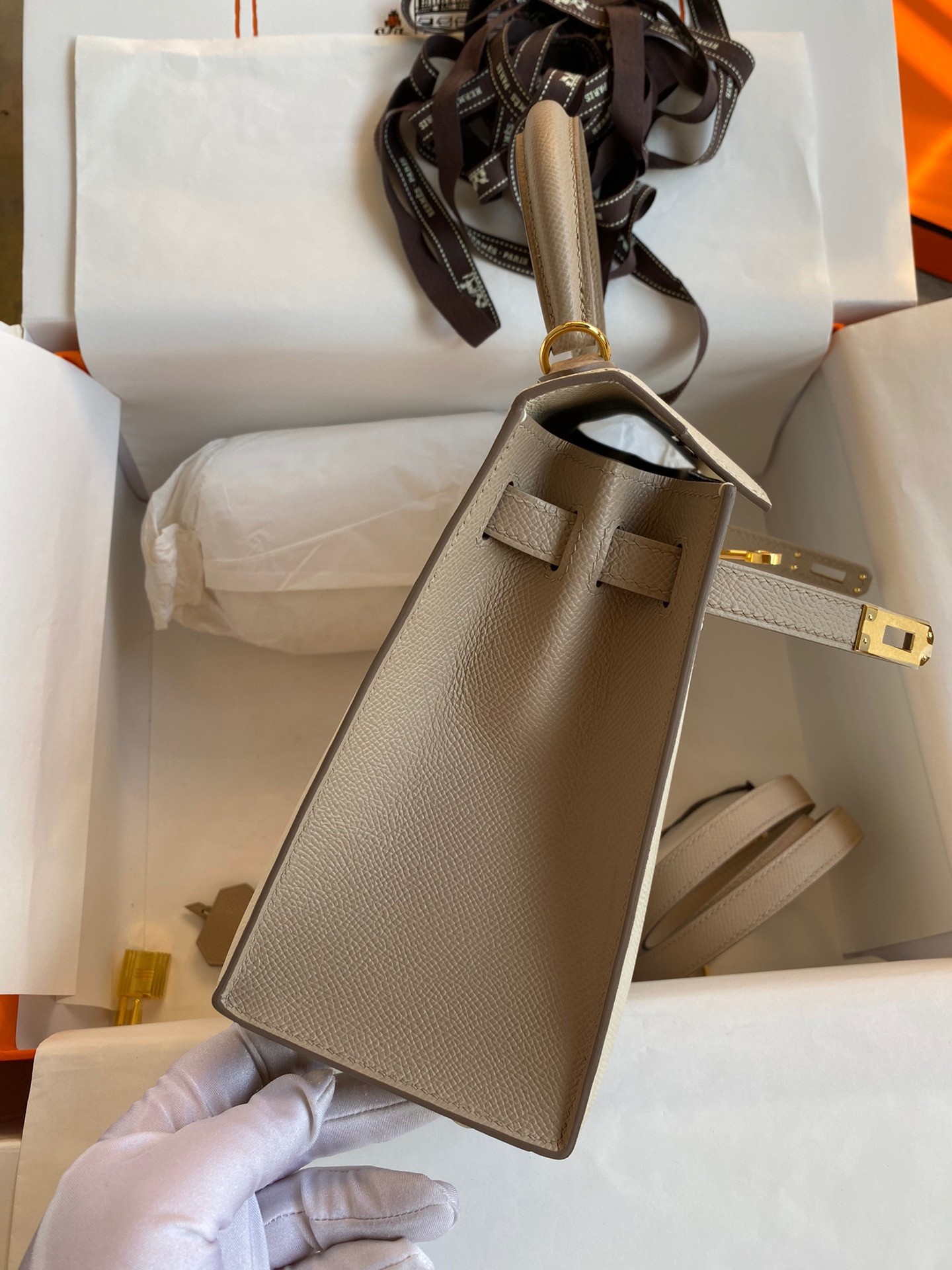 H**mes kelly sellier 25 bicolor bag in craie and trench epsom calfskin