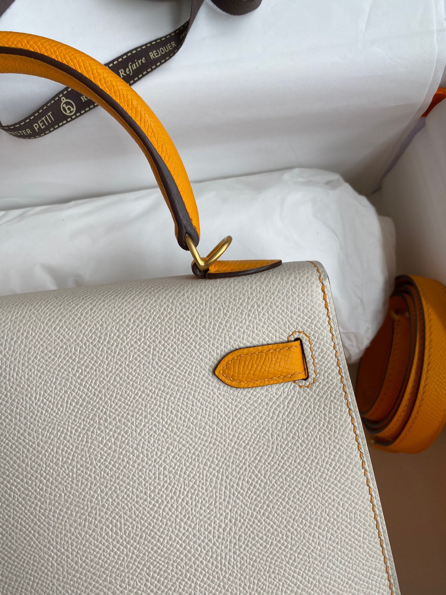 H**mes kelly sellier 25 bicolor bag in craie and yellow epsom calfskin