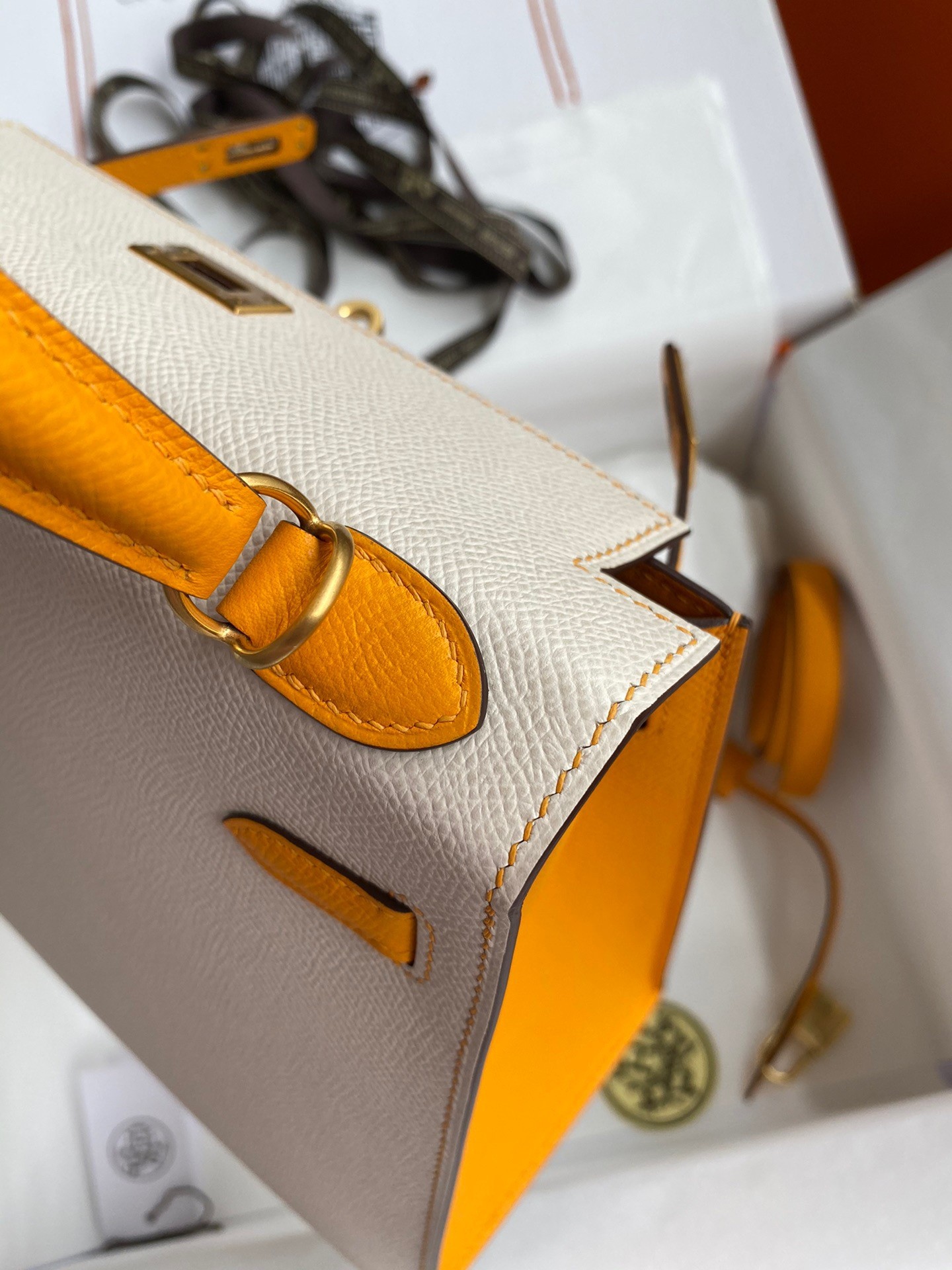 H**mes kelly sellier 25 bicolor bag in craie and yellow epsom calfskin