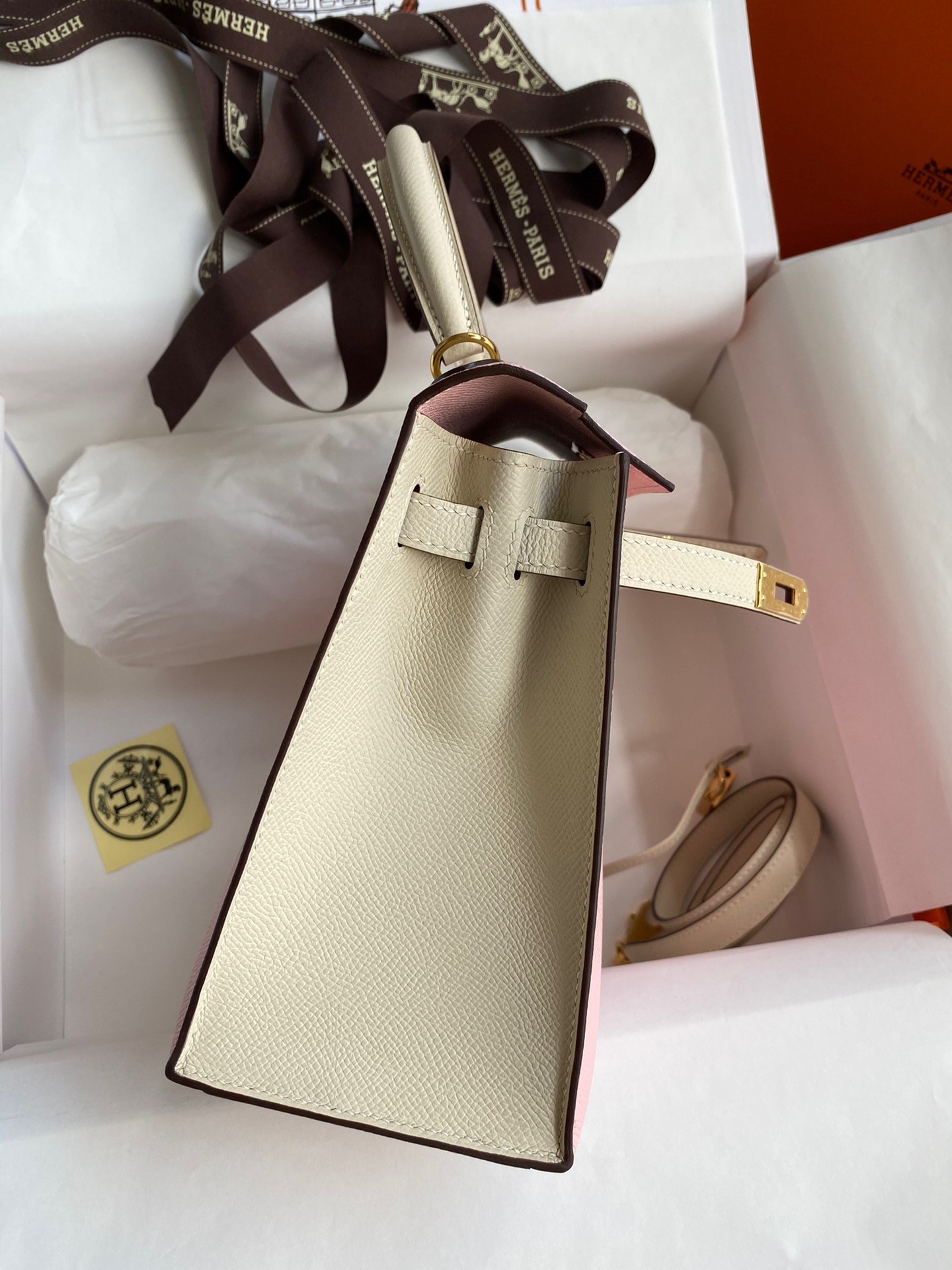H**mes kelly sellier 25 bicolor bag in rose sakura and craie epsom calfskin