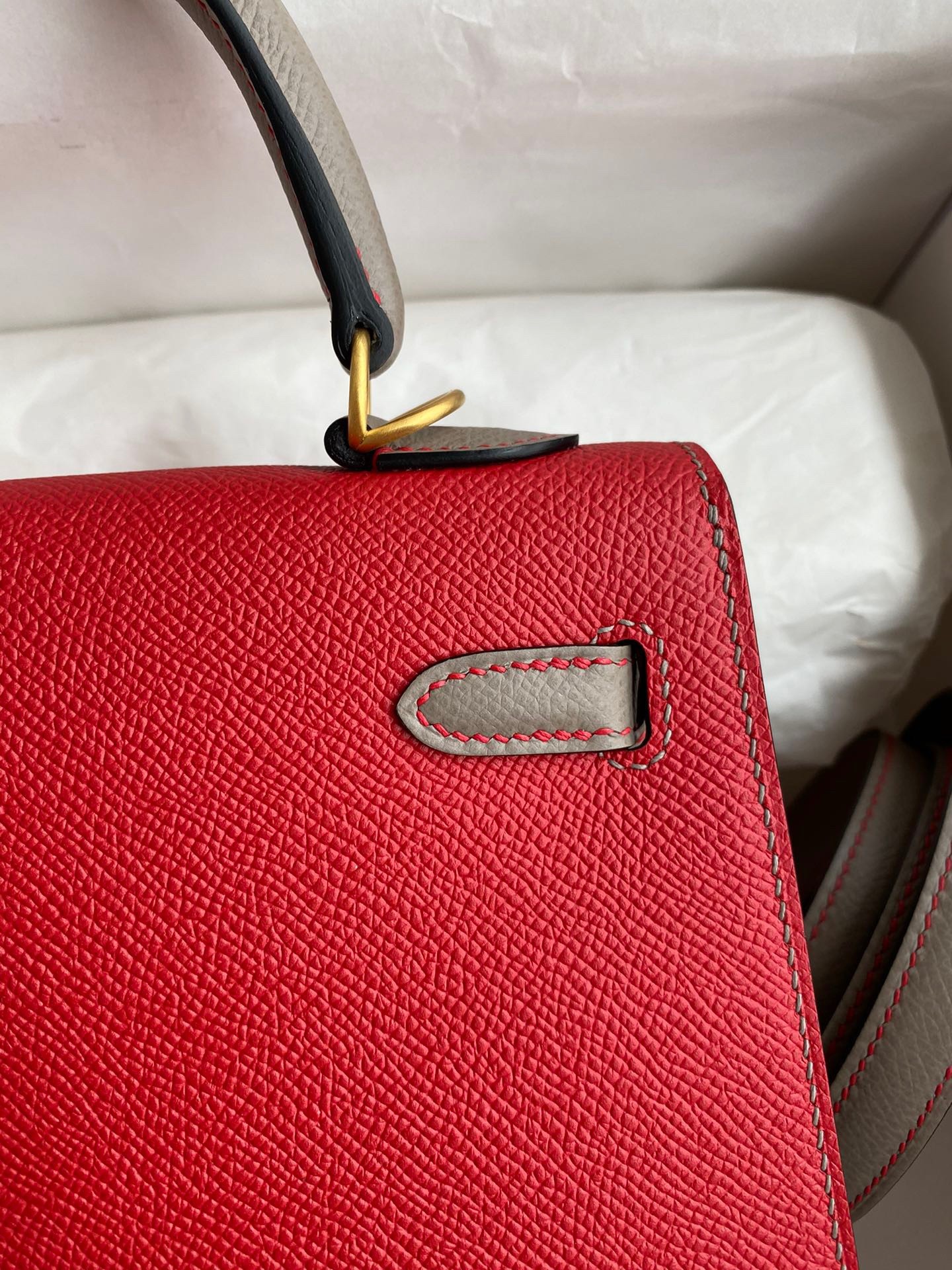 H**mes kelly sellier 25 bicolor bag in red and etain epsom calfskin
