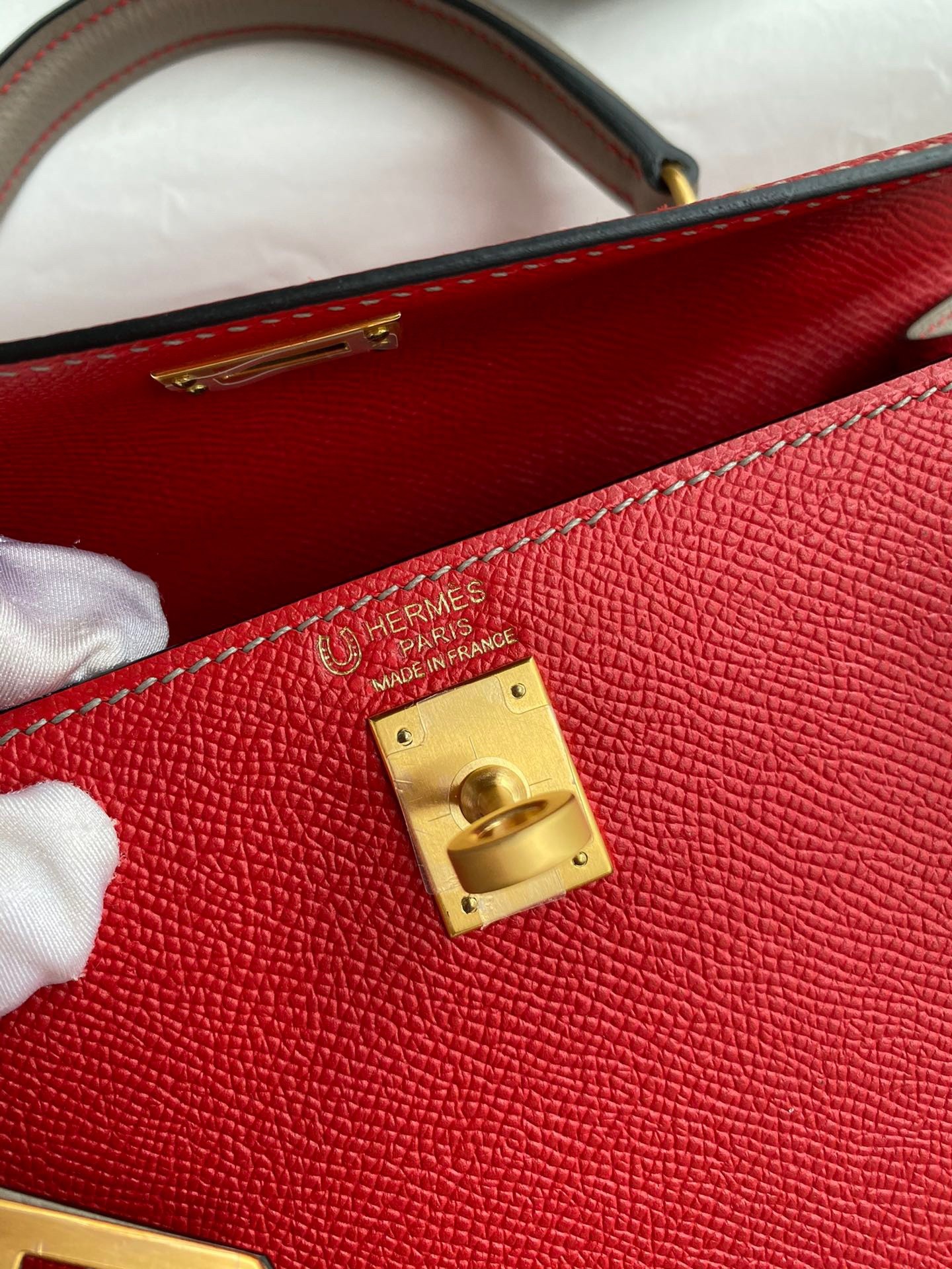 H**mes kelly sellier 25 bicolor bag in red and etain epsom calfskin