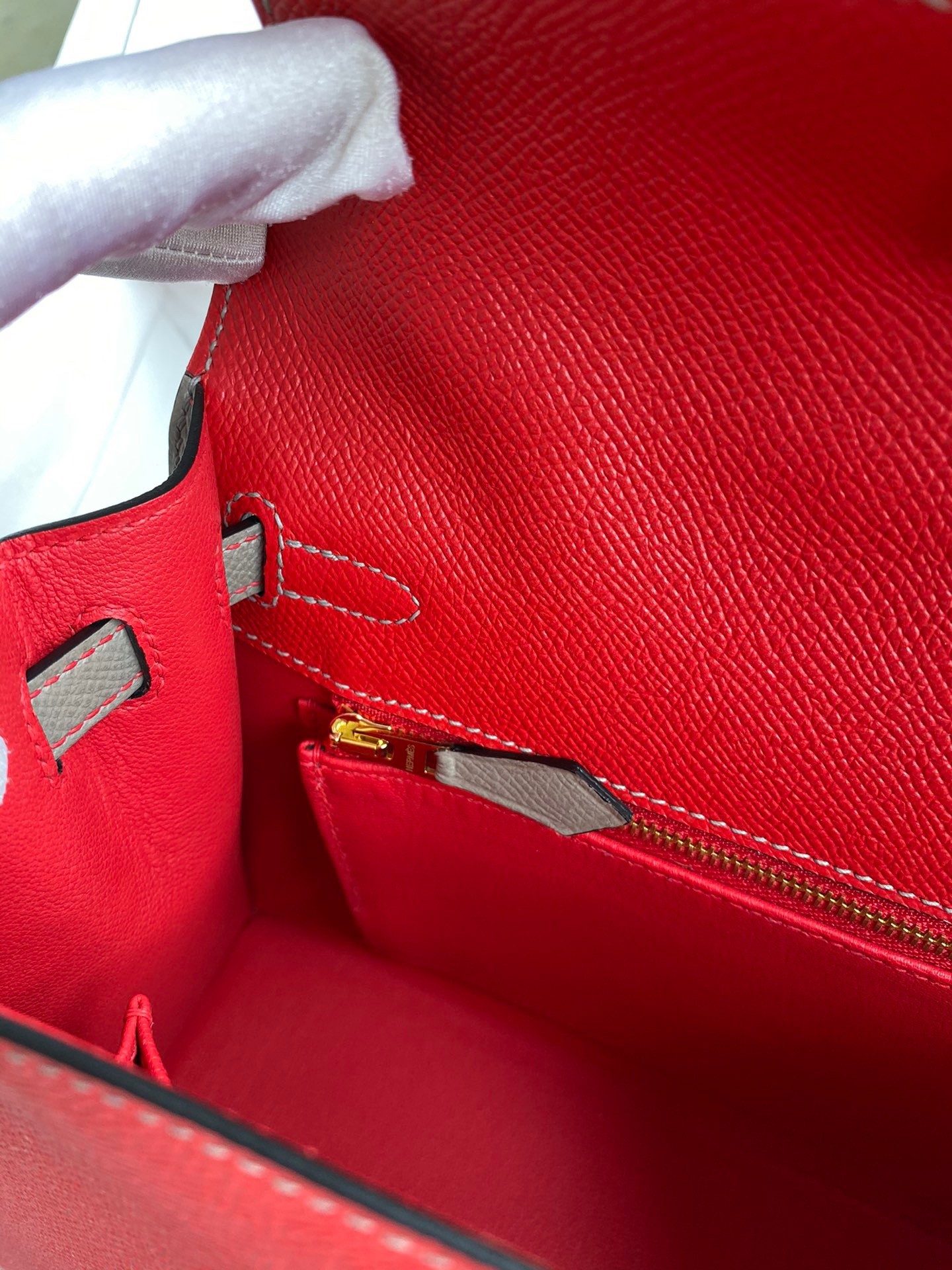 H**mes kelly sellier 25 bicolor bag in red and etain epsom calfskin