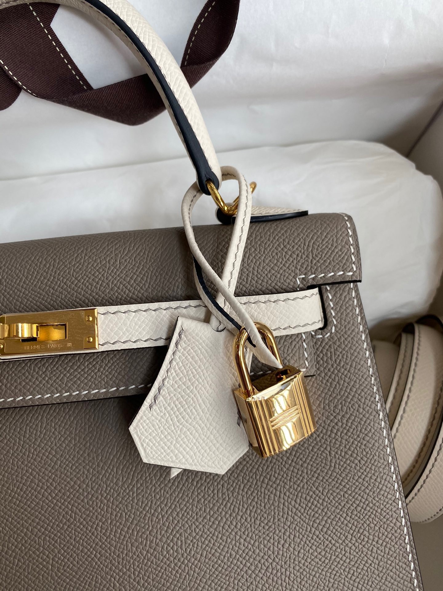 H**mes kelly sellier 25 bicolor bag in taupe and craie epsom calfskin