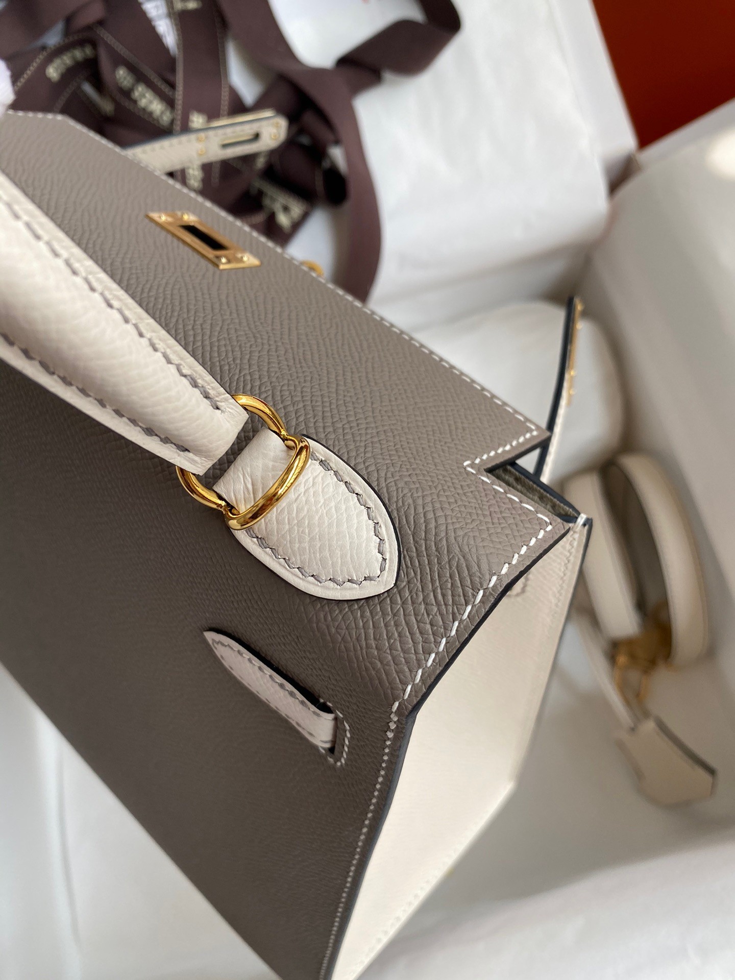 H**mes kelly sellier 25 bicolor bag in taupe and craie epsom calfskin