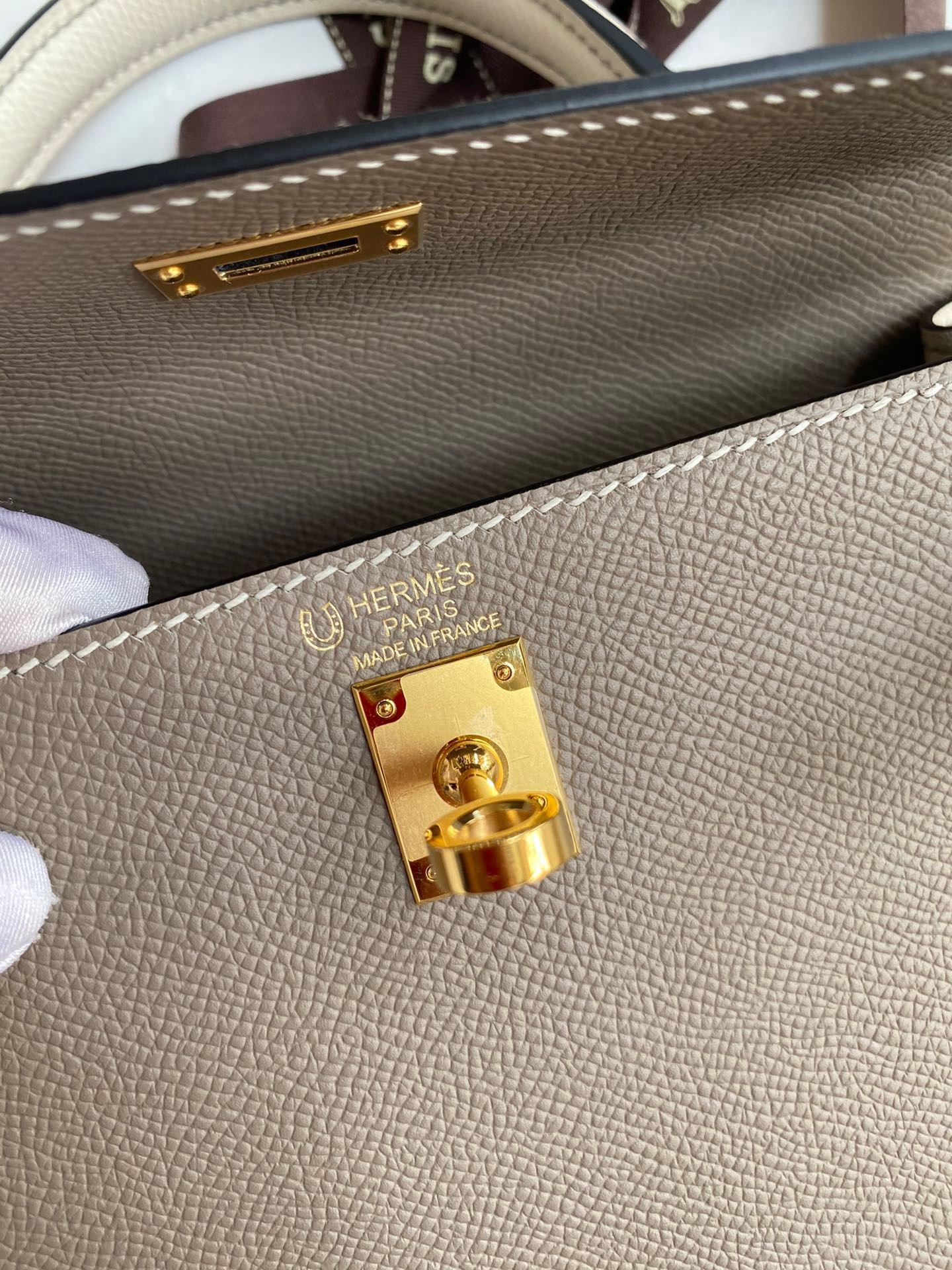 H**mes kelly sellier 25 bicolor bag in taupe and craie epsom calfskin