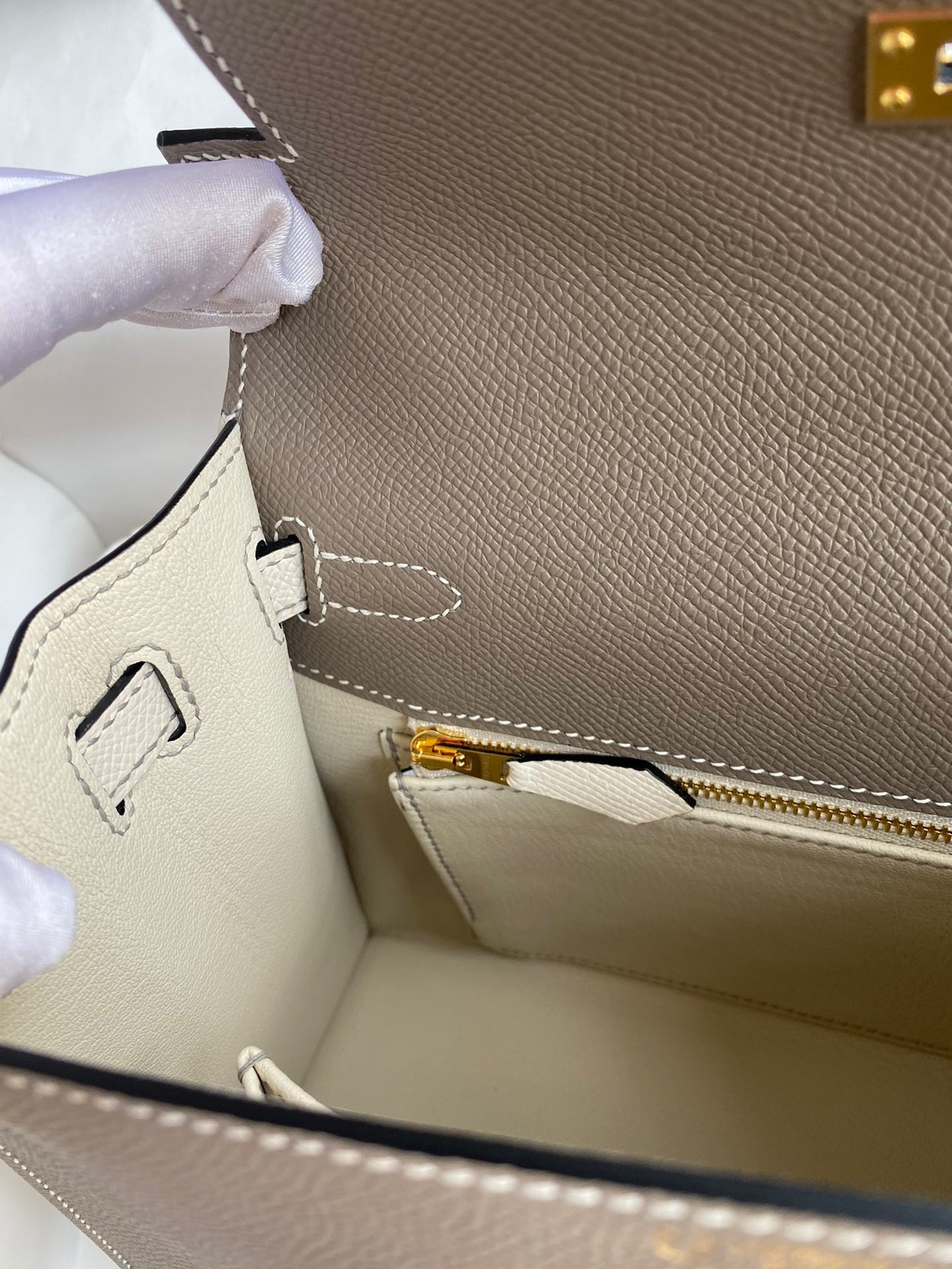 H**mes kelly sellier 25 bicolor bag in taupe and craie epsom calfskin