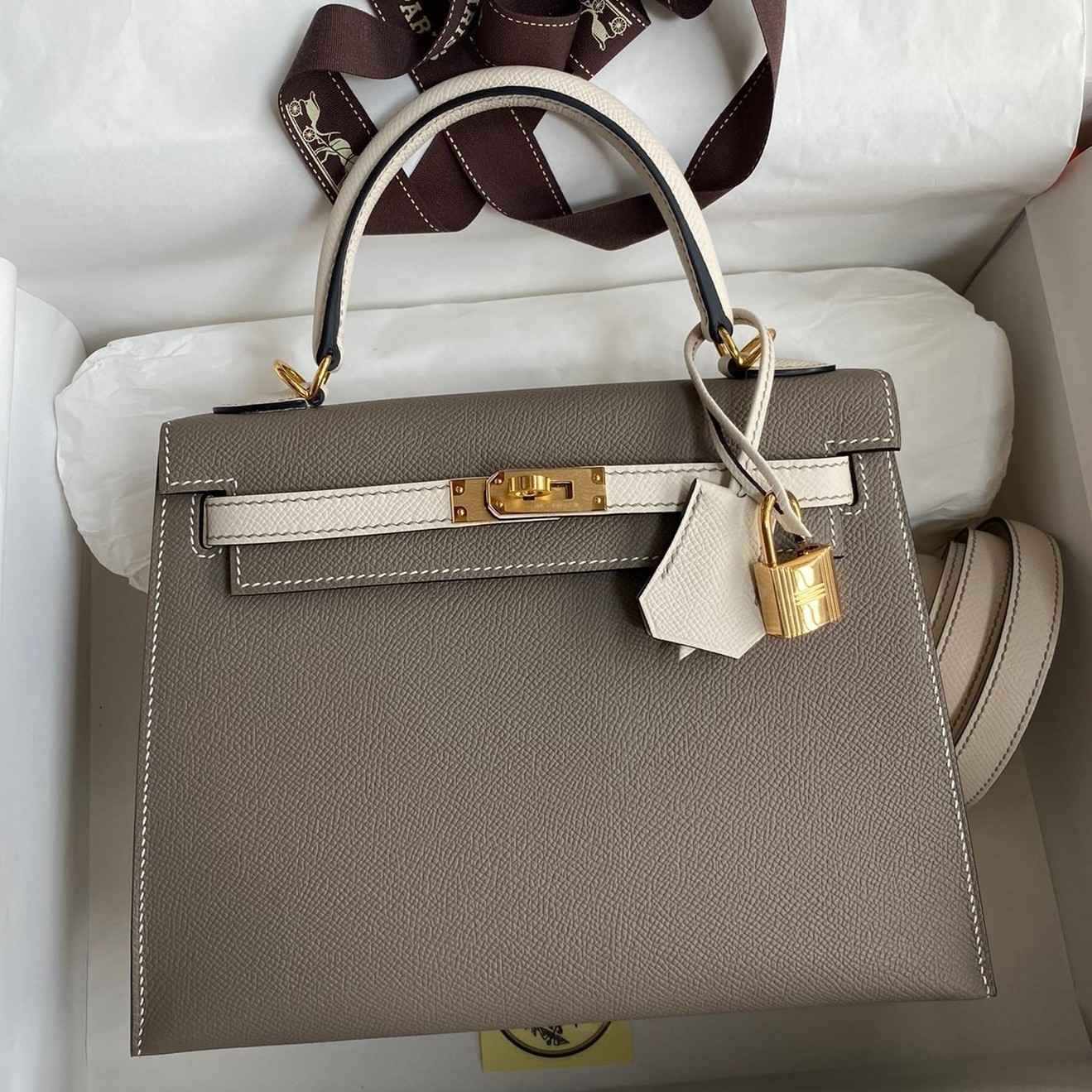 H**mes kelly sellier 25 bicolor bag in taupe and craie epsom calfskin