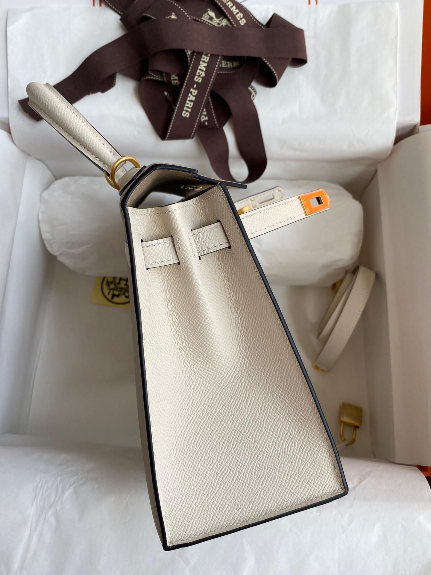 H**mes kelly sellier 25 bicolor bag in trench and craie epsom calfskin