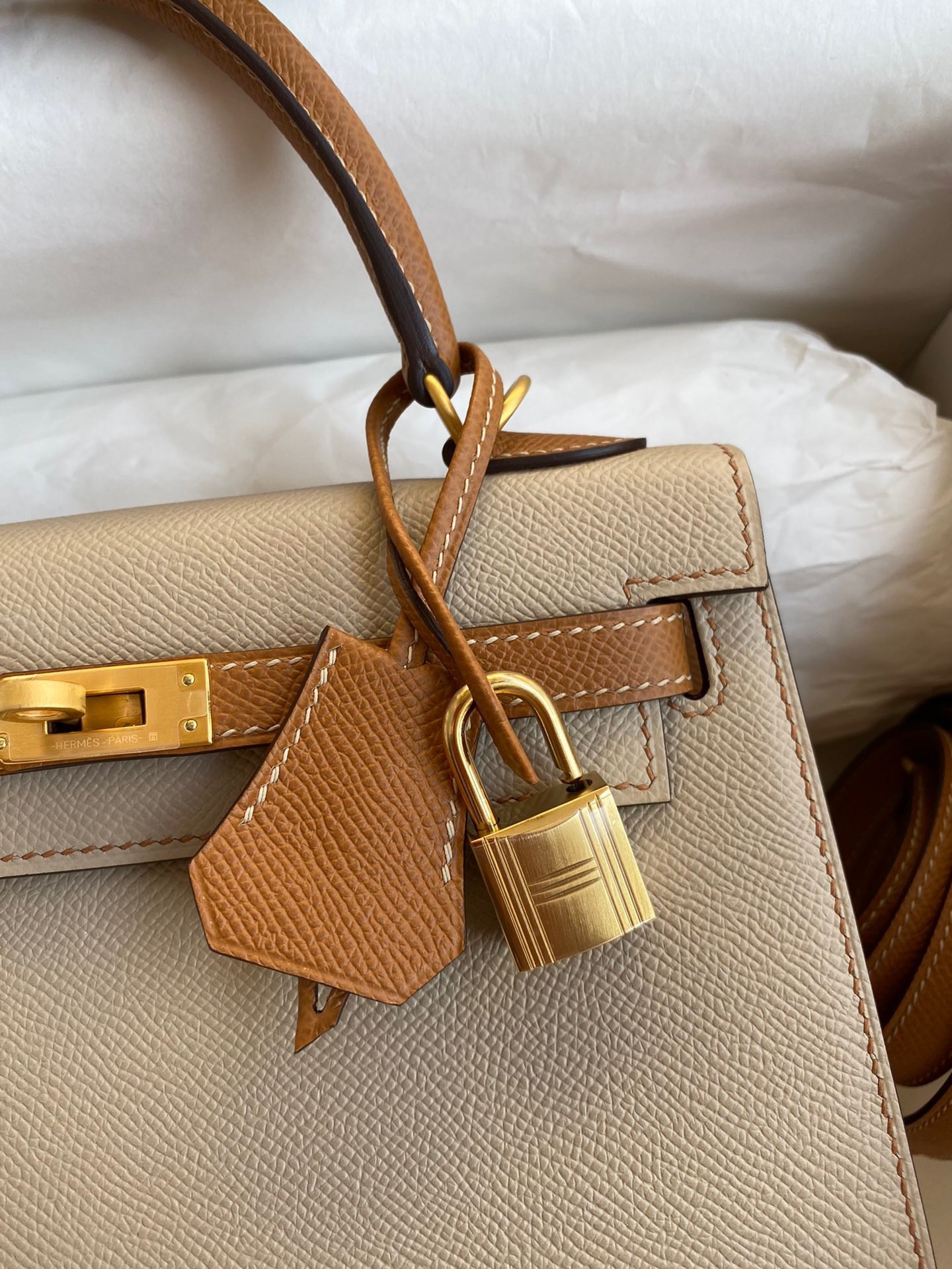H**mes kelly sellier 25 bicolor bag in trench and gold epsom calfskin