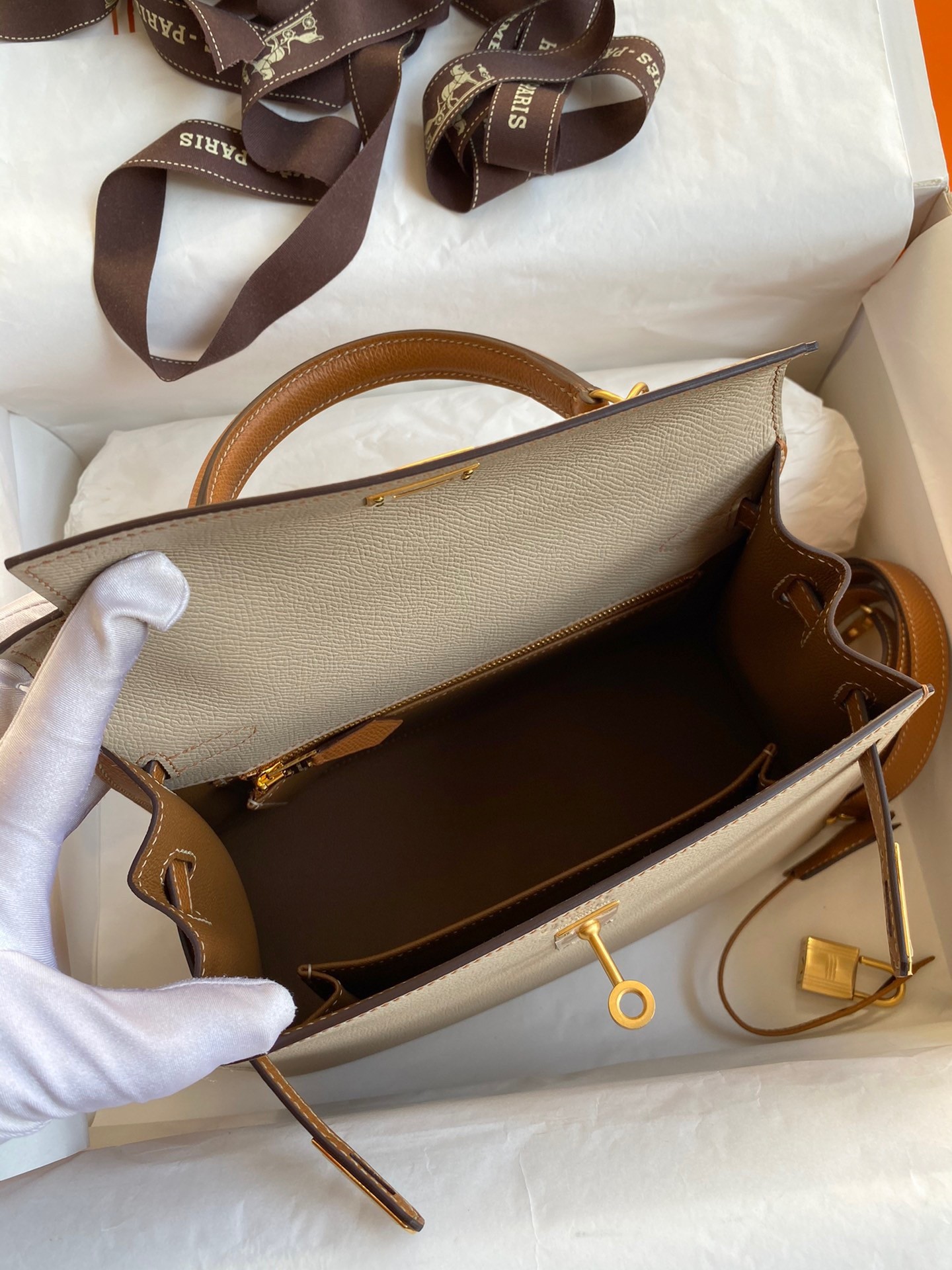 H**mes kelly sellier 25 bicolor bag in trench and gold epsom calfskin