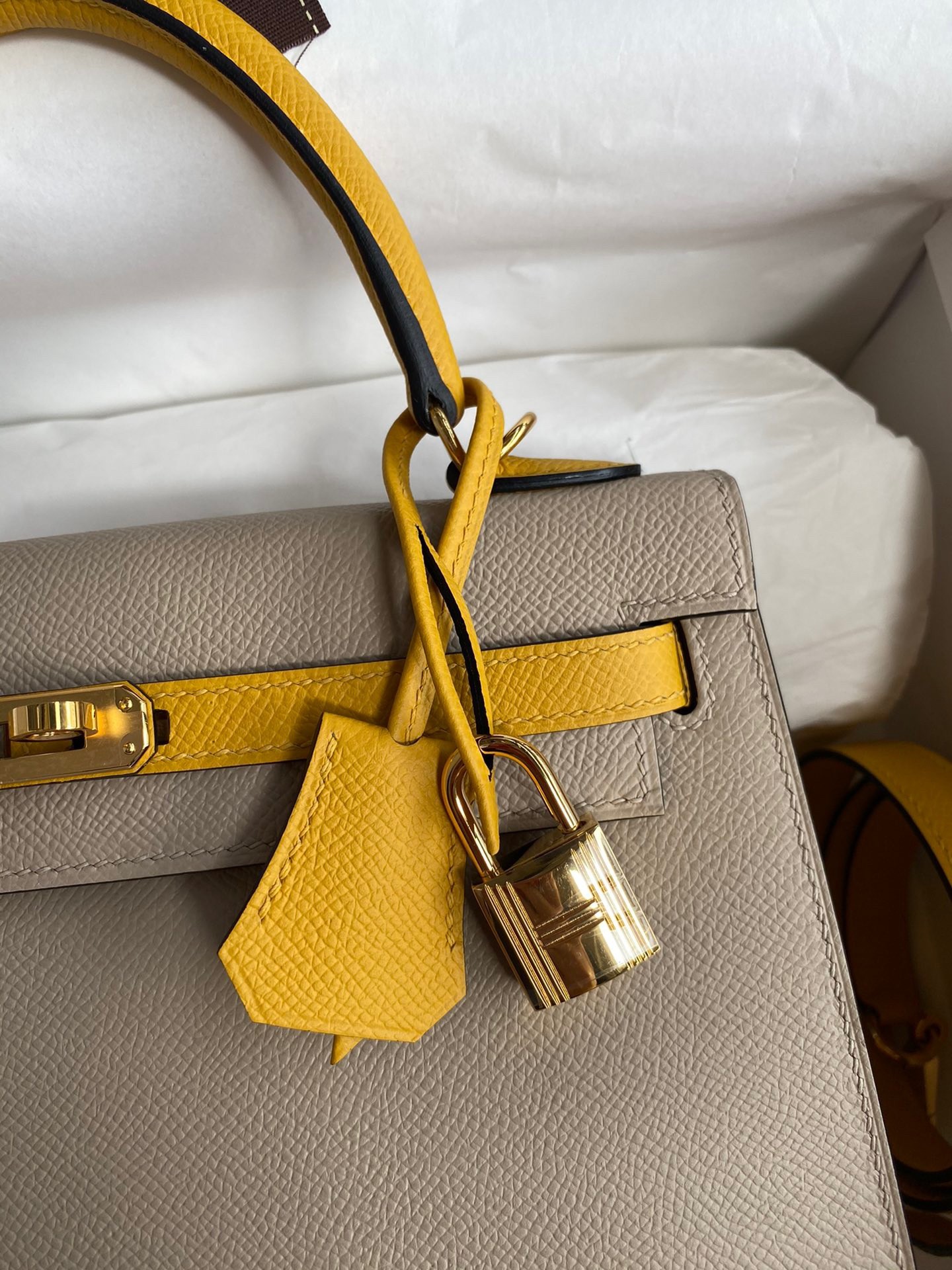 H**mes kelly sellier 25 bicolor bag in trench and yellow epsom calfskin