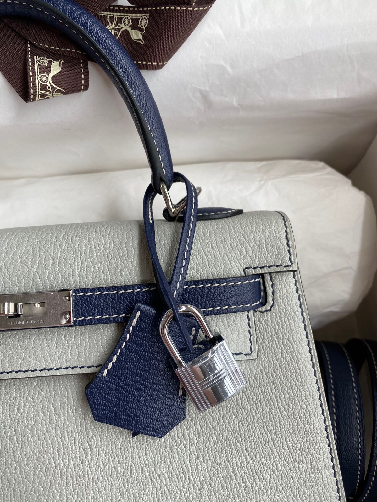 H**mes kelly sellier 25 bicolor bag in pearl grey and blue mysore goatskin