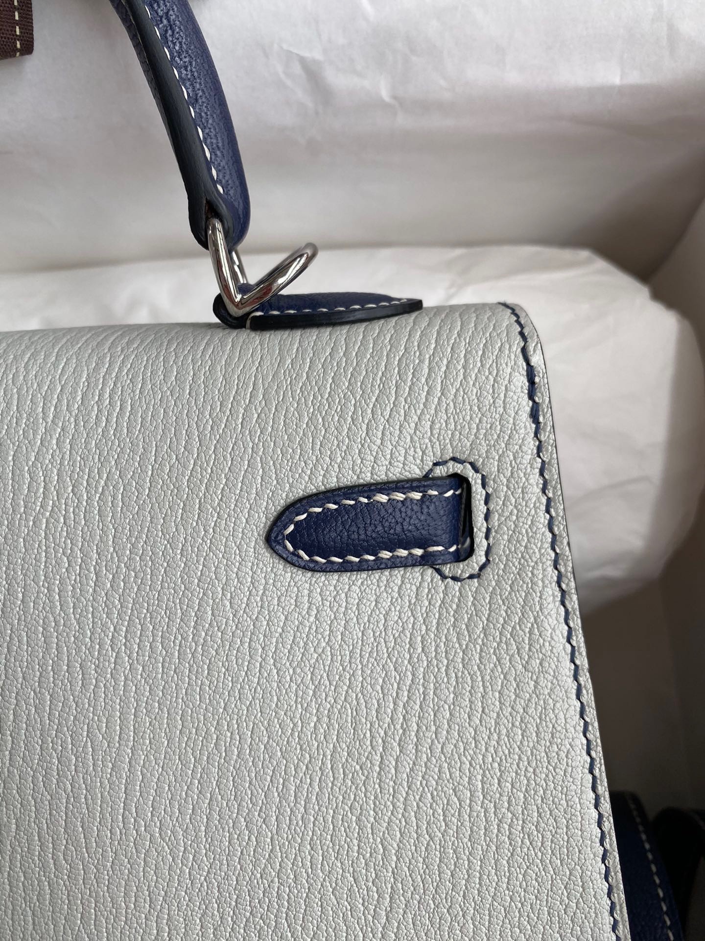 H**mes kelly sellier 25 bicolor bag in pearl grey and blue mysore goatskin