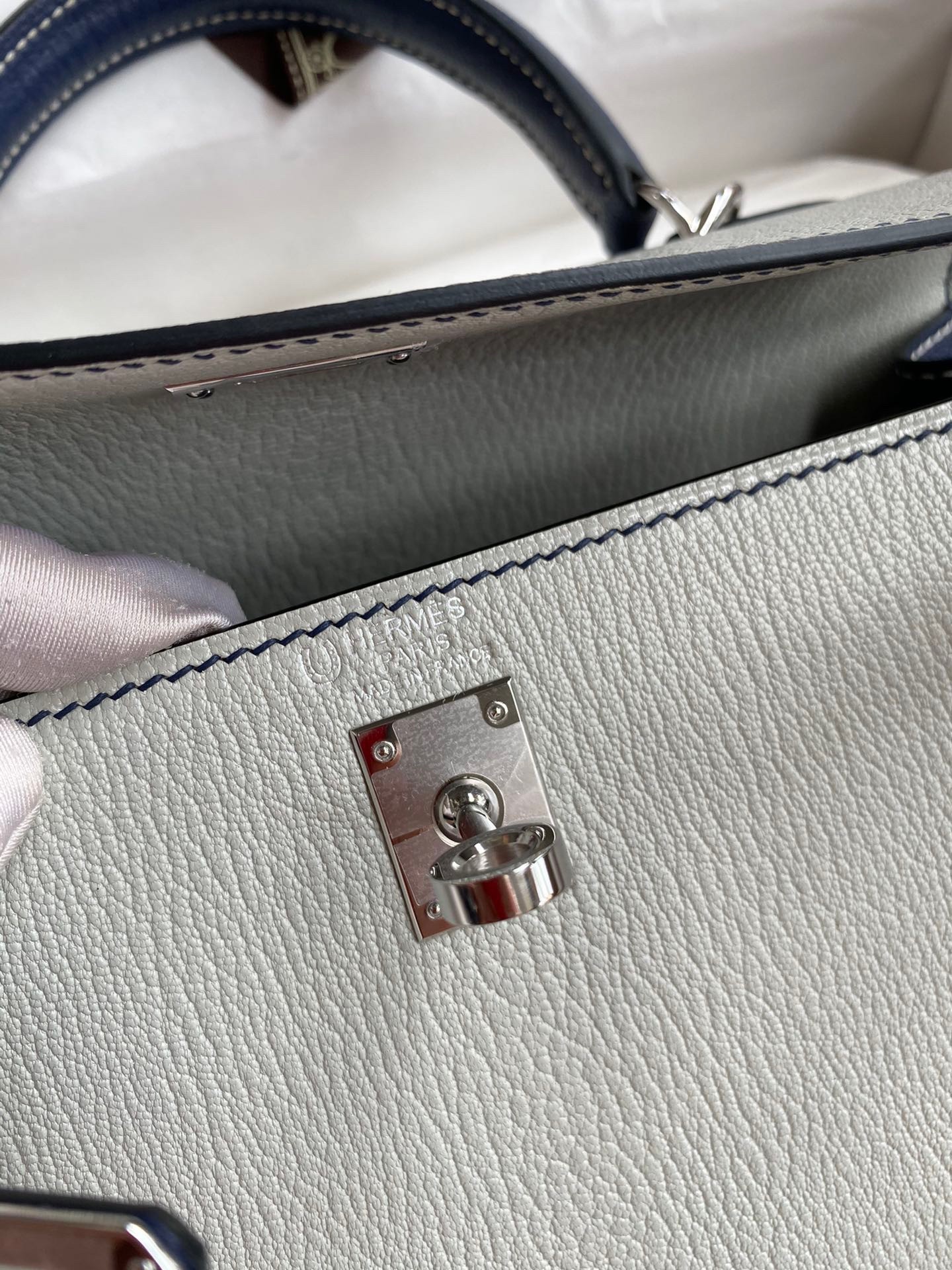 H**mes kelly sellier 25 bicolor bag in pearl grey and blue mysore goatskin