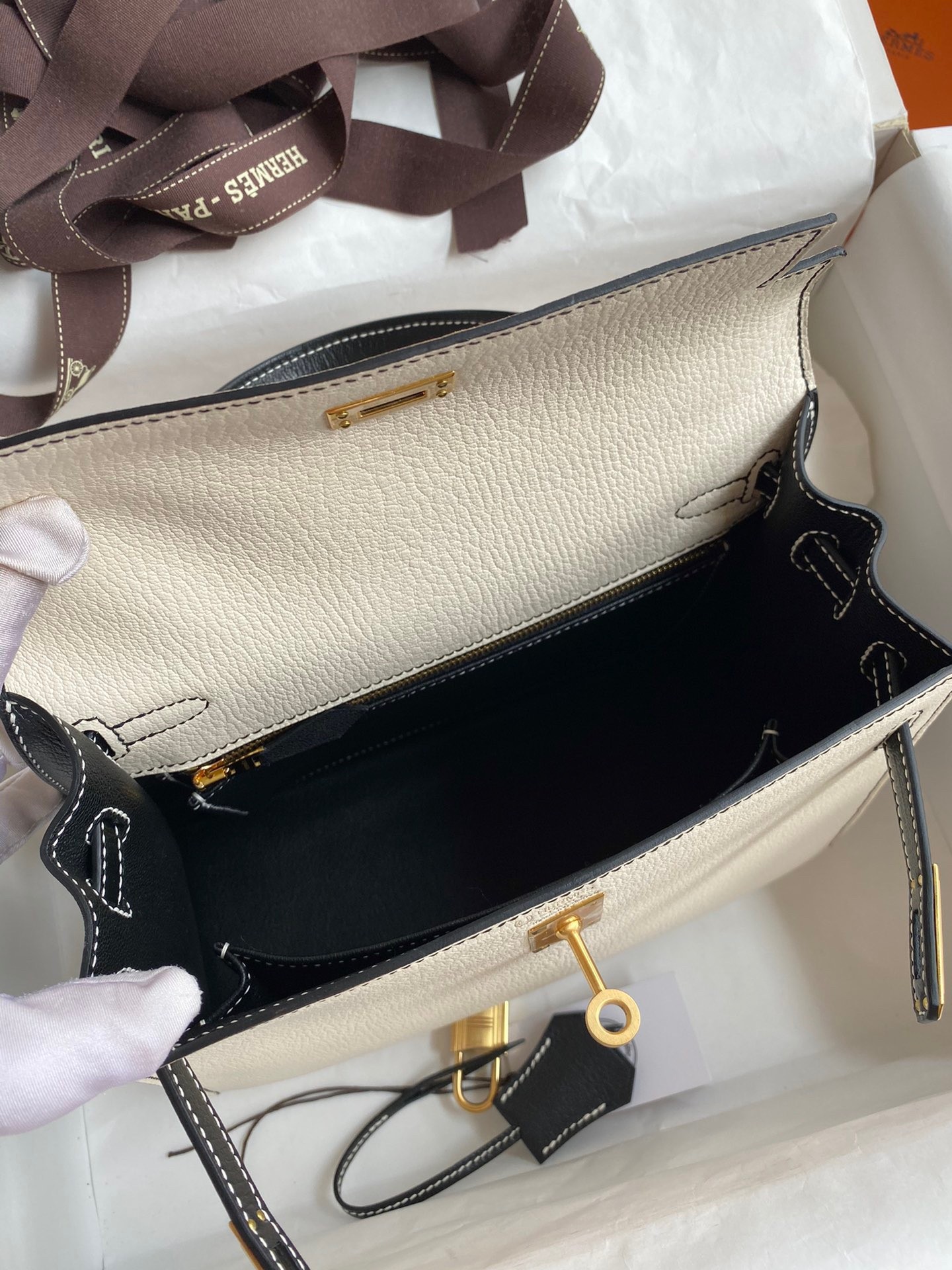 H**mes kelly sellier 25 bicolor bag in white and black mysore goatskin
