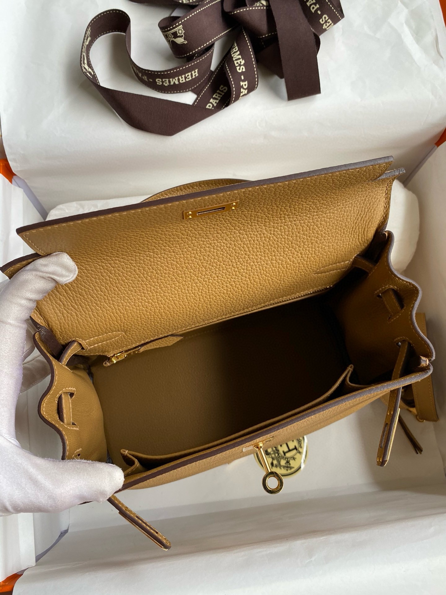 H**mes kelly retourne 25 handmade bag in biscuit clemence leather