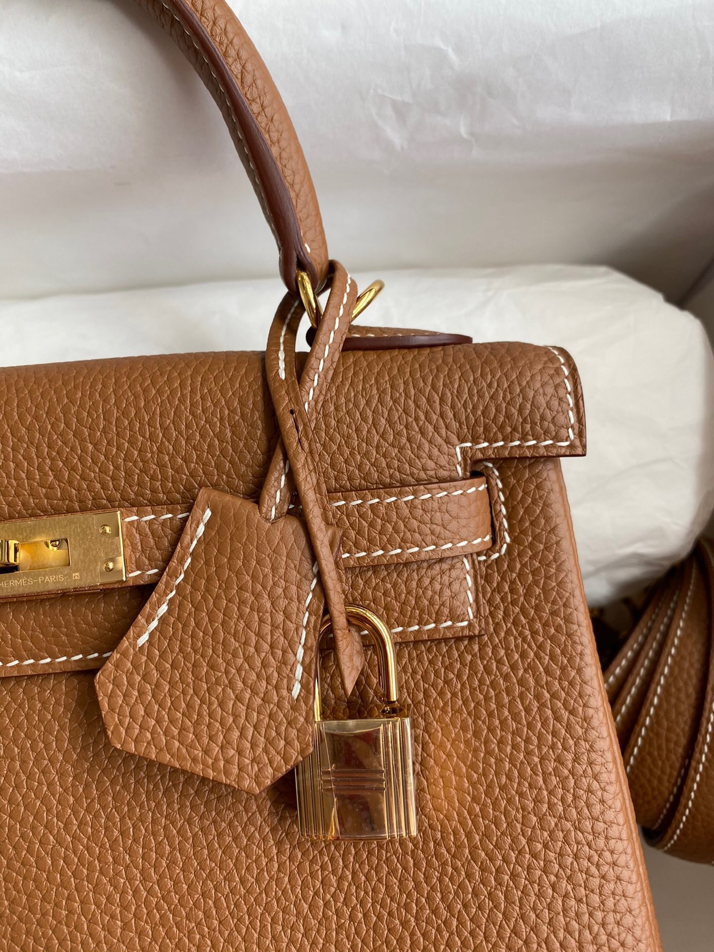 H**mes kelly retourne 25 handmade bag in gold clemence leather