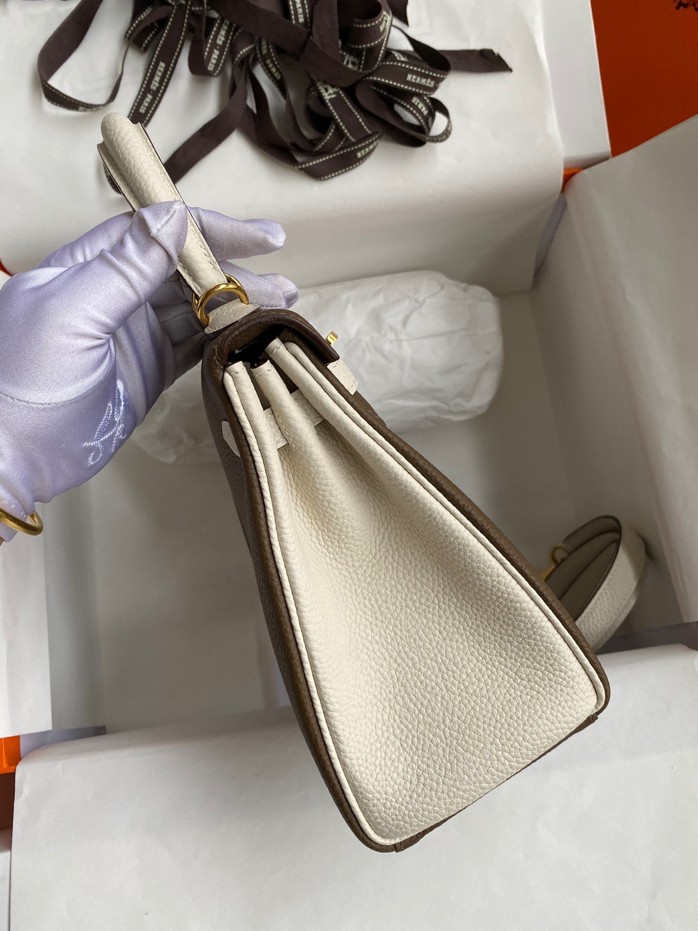H**mes kelly retourne 25 bicolor bag in taupe and craie clemence calfskin