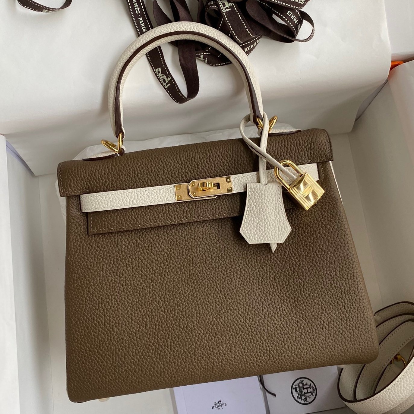 H**mes kelly retourne 25 bicolor bag in taupe and craie clemence calfskin