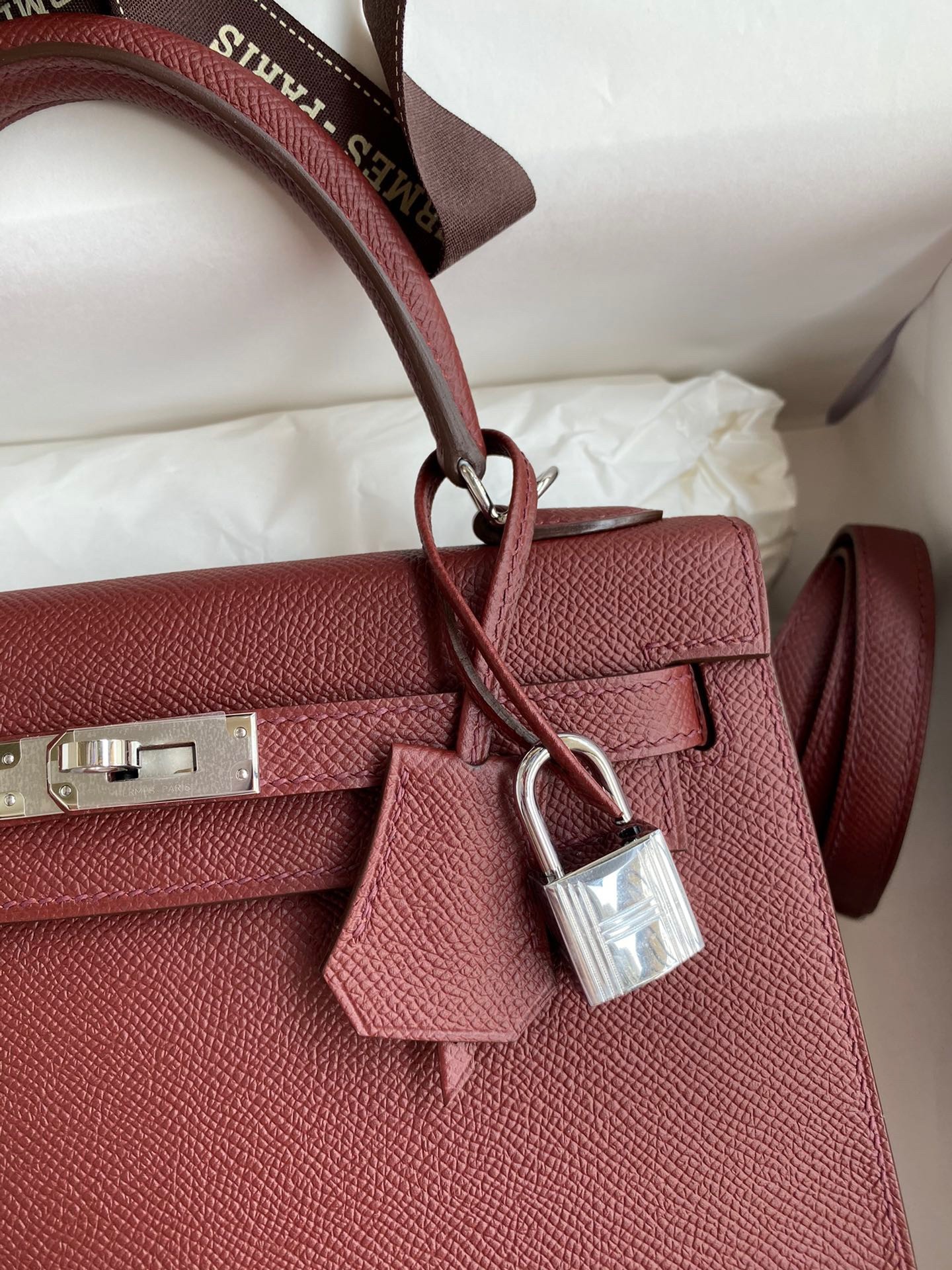 H**mes kelly sellier 25 handmade bag in bordeaux epsom calfskin