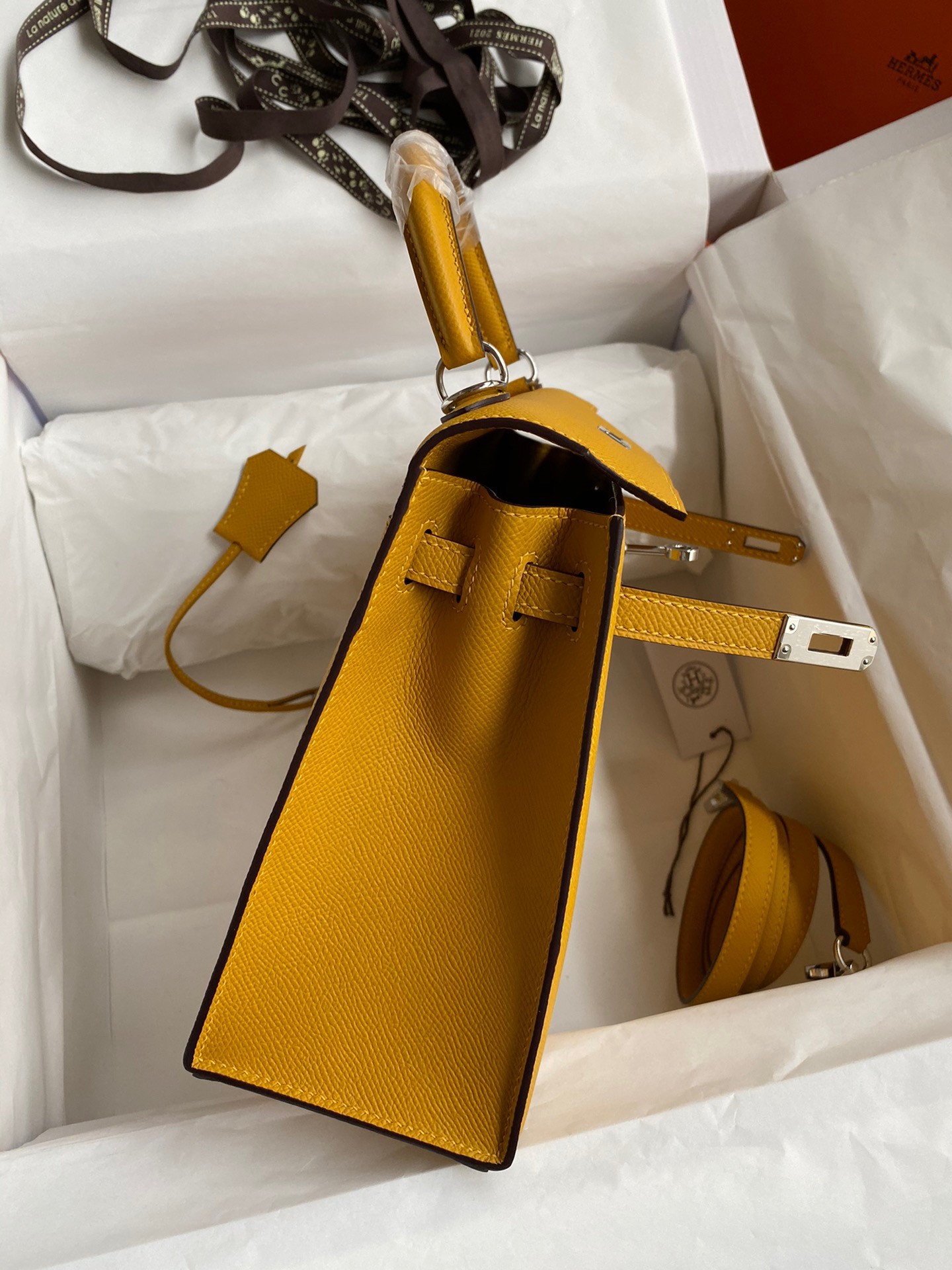 H**mes kelly sellier 25 handmade bag in jaune ambre epsom calfskin