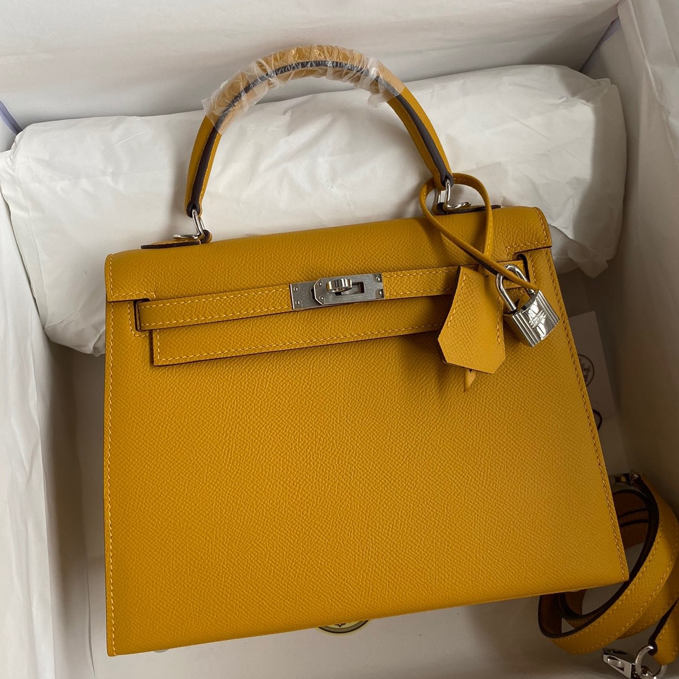 H**mes kelly sellier 25 handmade bag in jaune ambre epsom calfskin