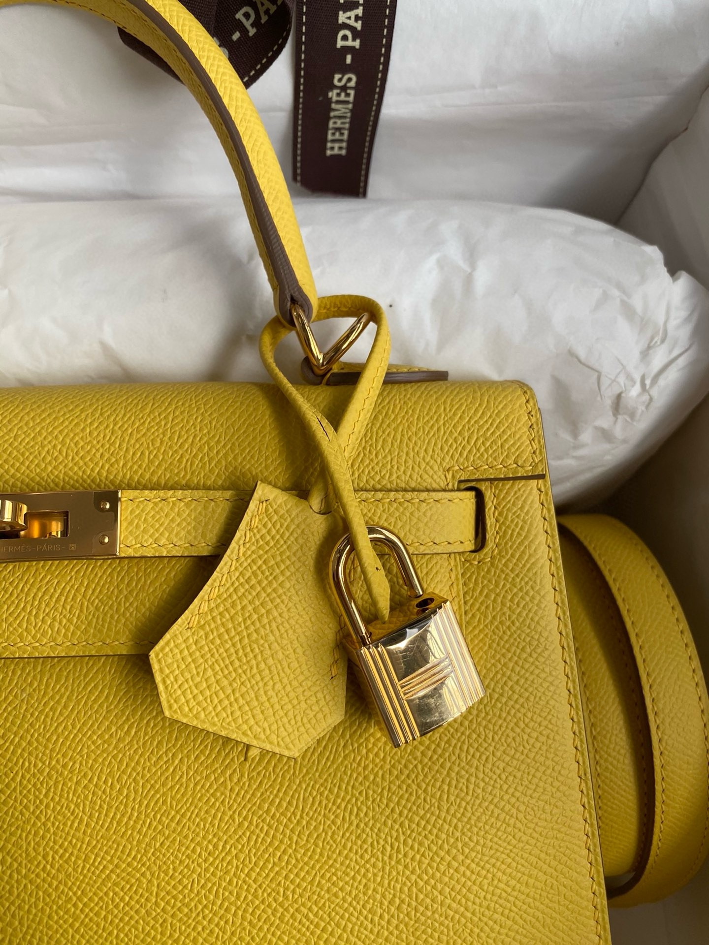 H**mes kelly sellier 25 handmade bag in jaune de naples epsom calfskin
