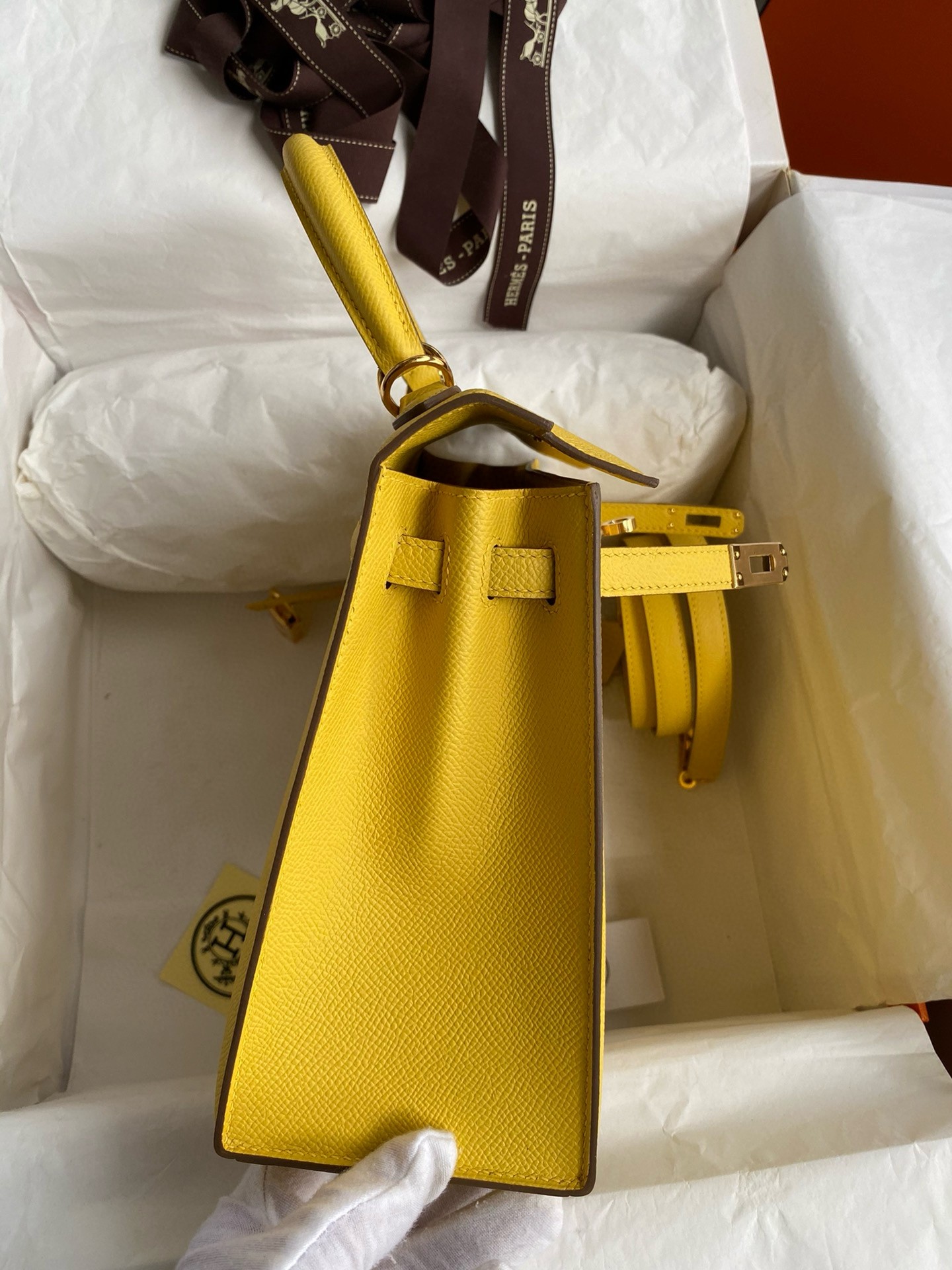 H**mes kelly sellier 25 handmade bag in jaune de naples epsom calfskin