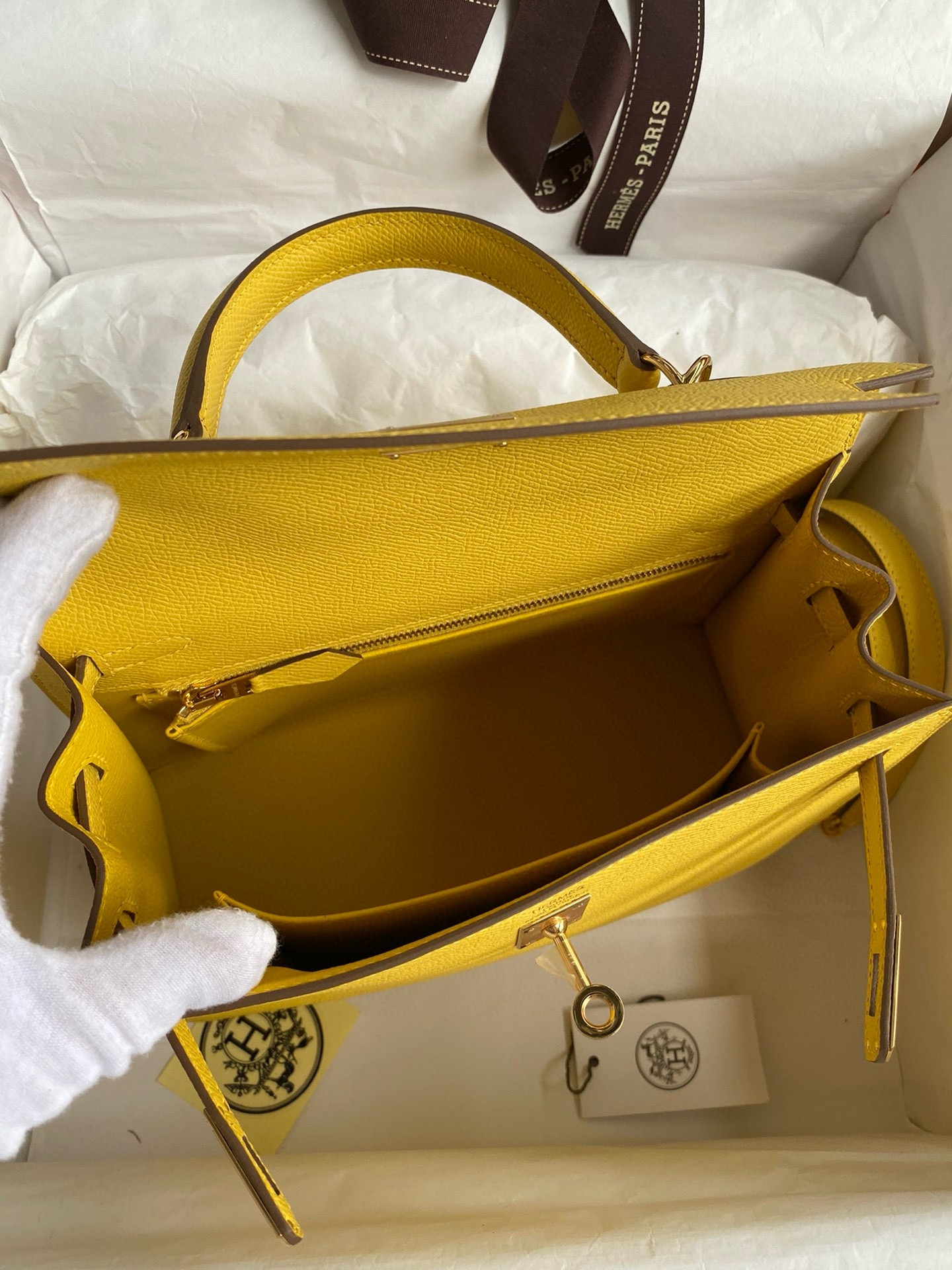 H**mes kelly sellier 25 handmade bag in jaune de naples epsom calfskin