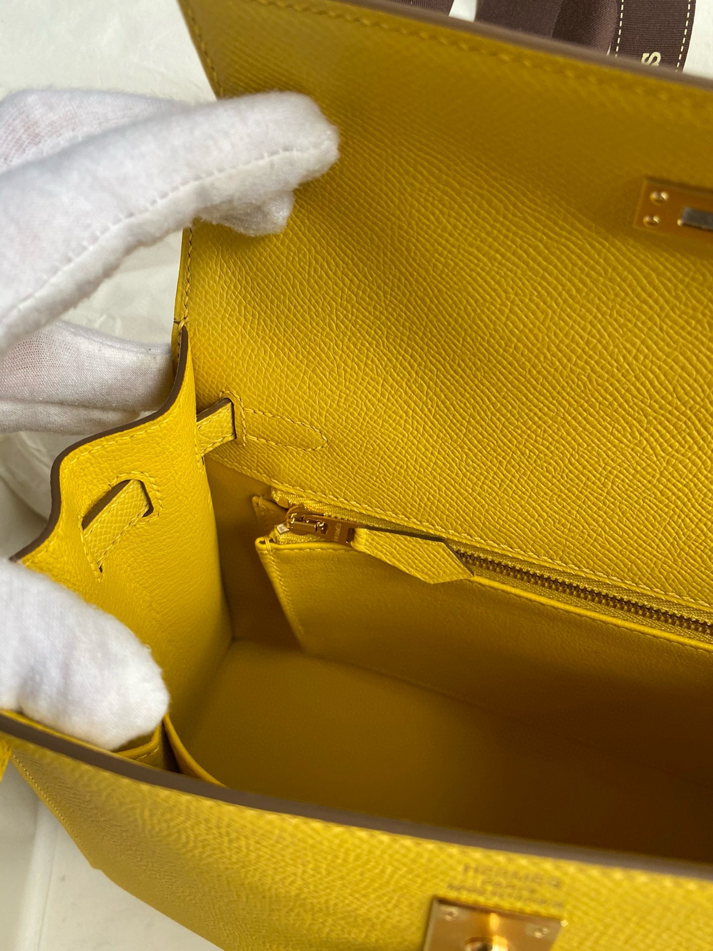 H**mes kelly sellier 25 handmade bag in jaune de naples epsom calfskin