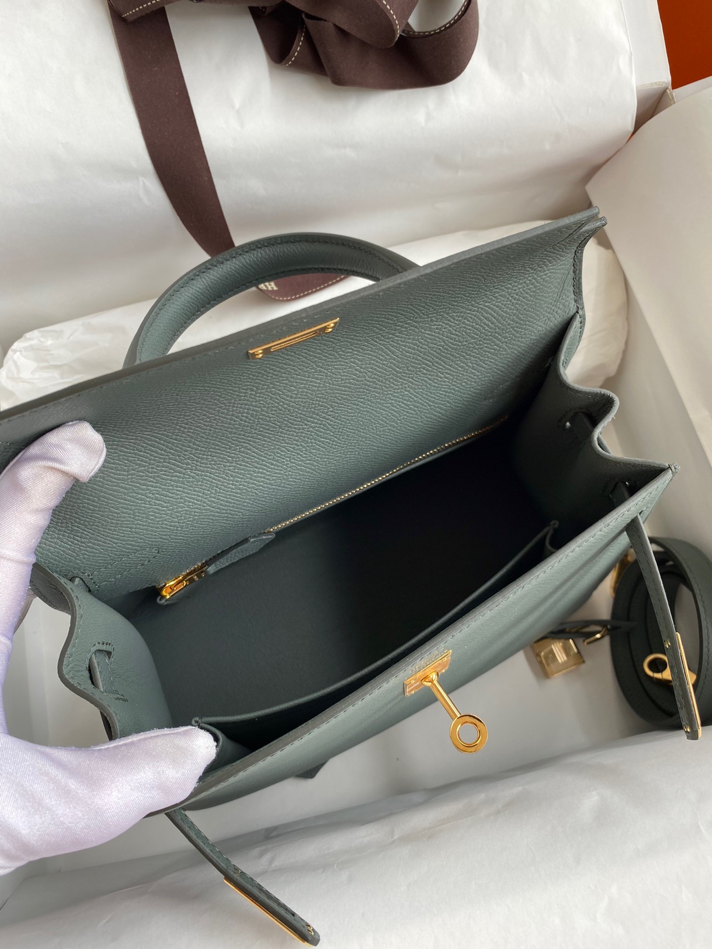 H**mes kelly sellier 25 handmade bag in vert amande epsom calfskin