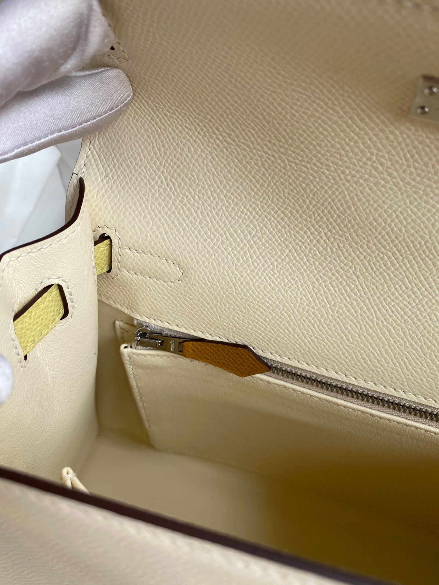 H**mes kelly sellier 25 tricolor bag in craie/sesame/yellow epsom calfskin