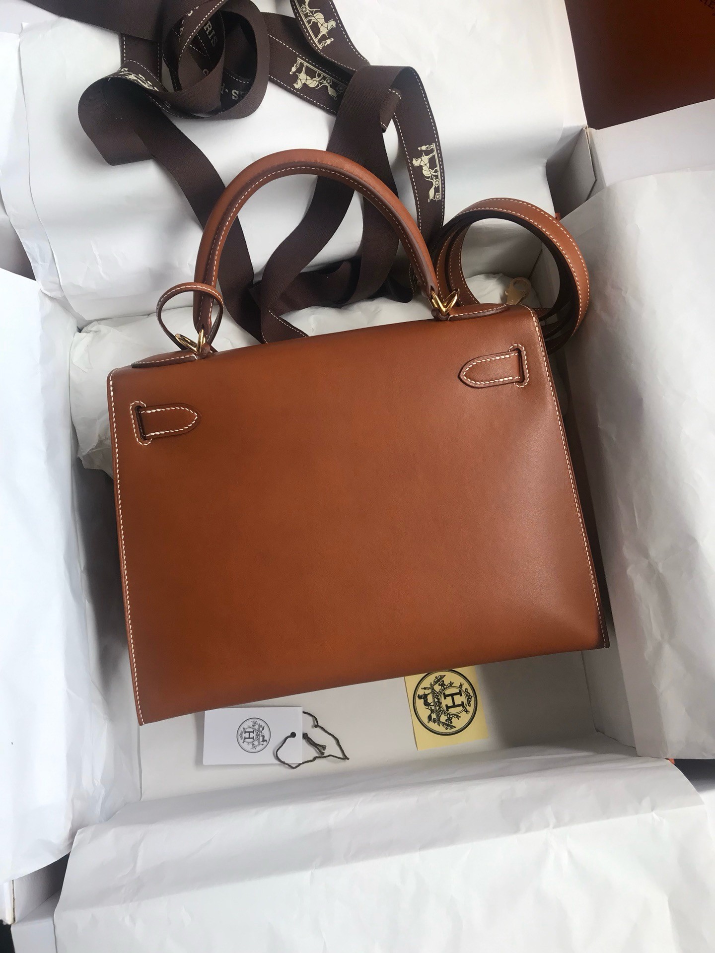 H**mes kelly sellier 28 handmade bag in gold barenia calfskin