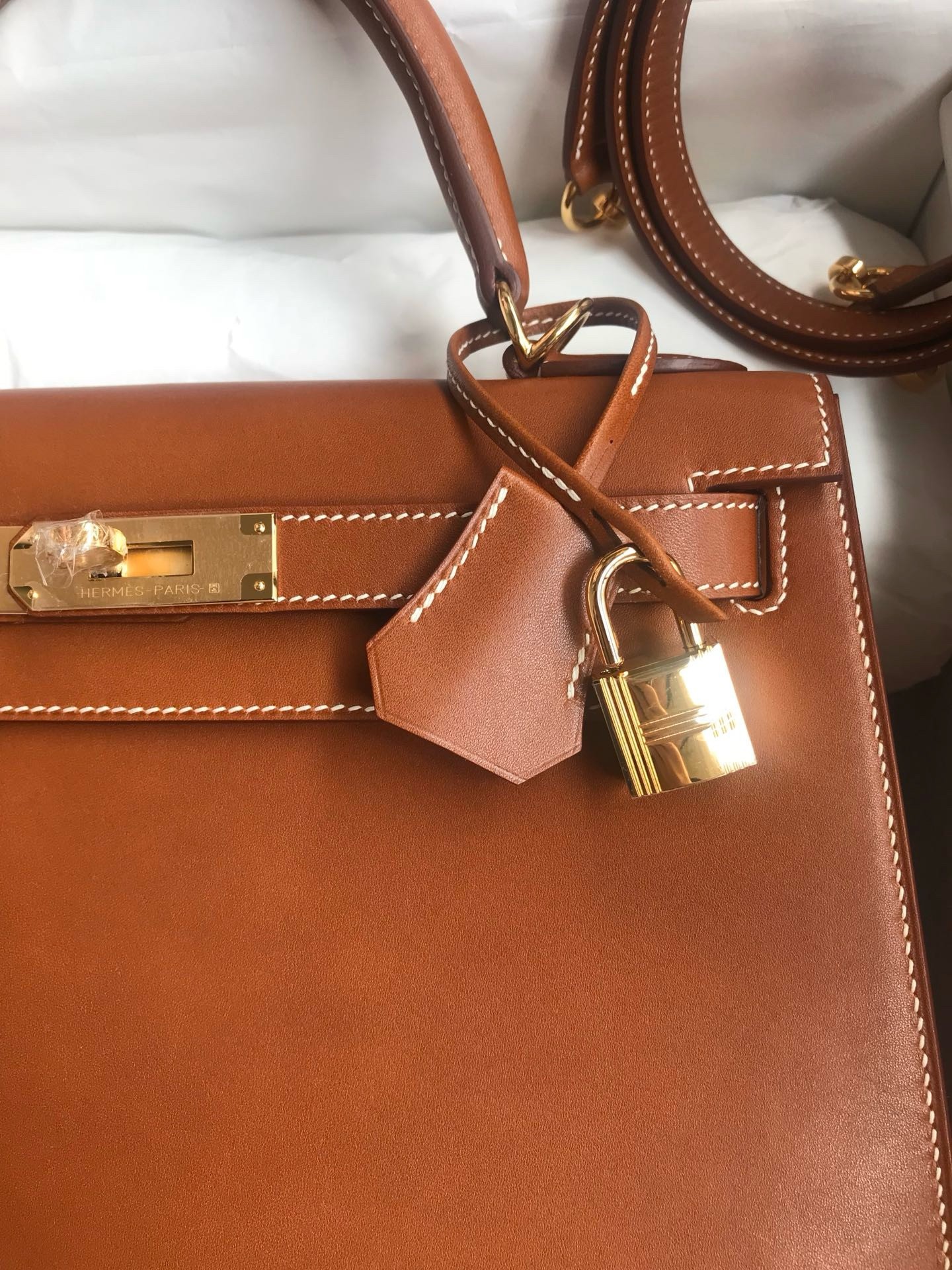 H**mes kelly sellier 28 handmade bag in gold barenia calfskin