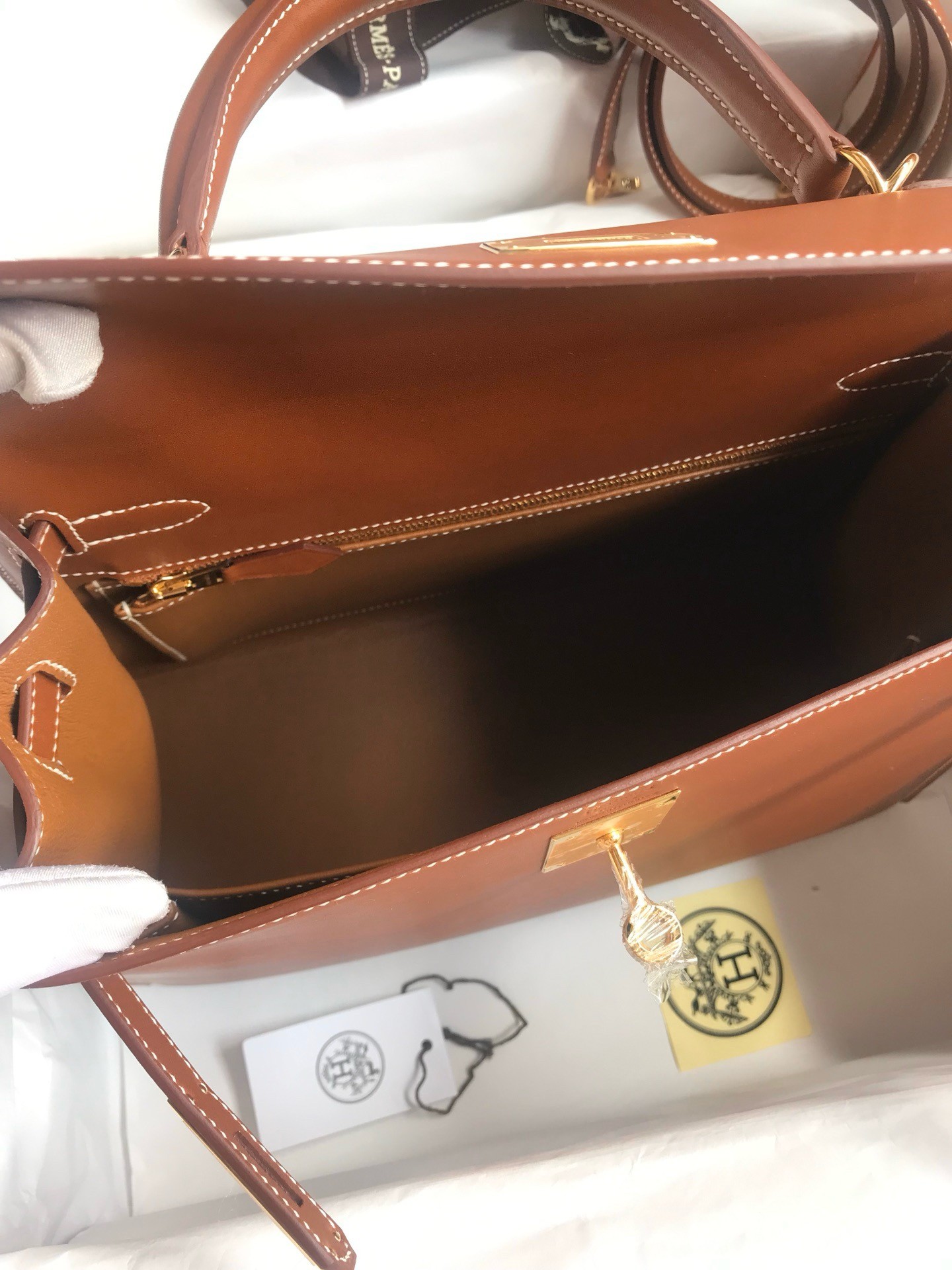 H**mes kelly sellier 28 handmade bag in gold barenia calfskin