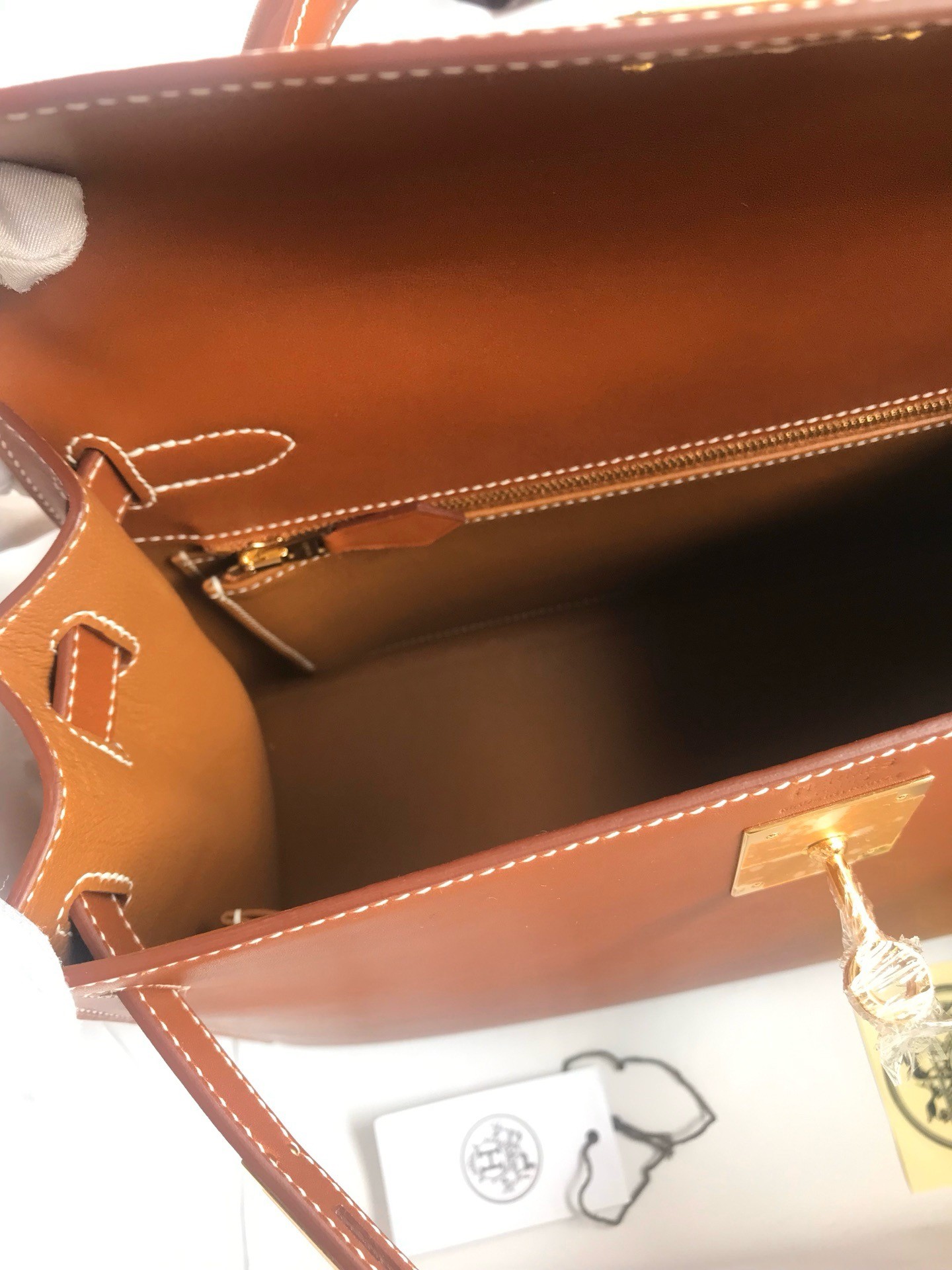 H**mes kelly sellier 28 handmade bag in gold barenia calfskin
