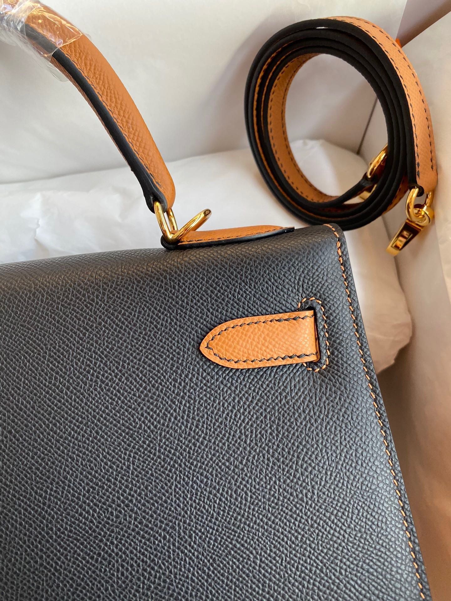 H**mes kelly sellier 28 bicolor bag in black and gold epsom calfskin