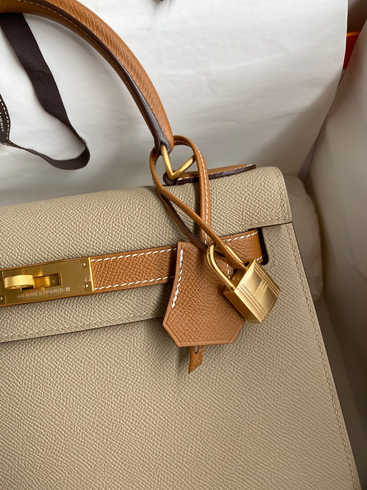 H**mes kelly sellier 28 bicolor bag in trench and gold epsom calfskin