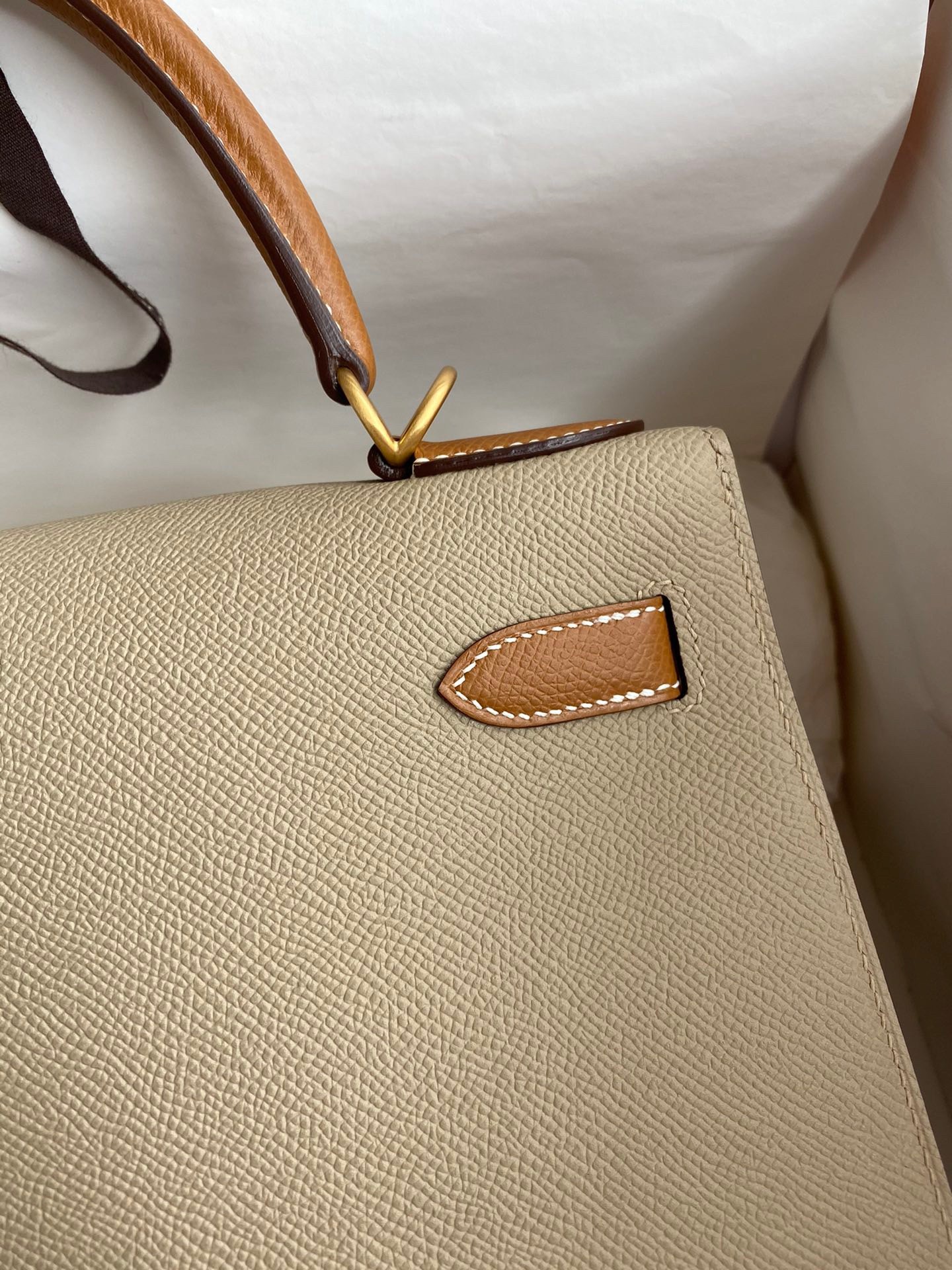 H**mes kelly sellier 28 bicolor bag in trench and gold epsom calfskin